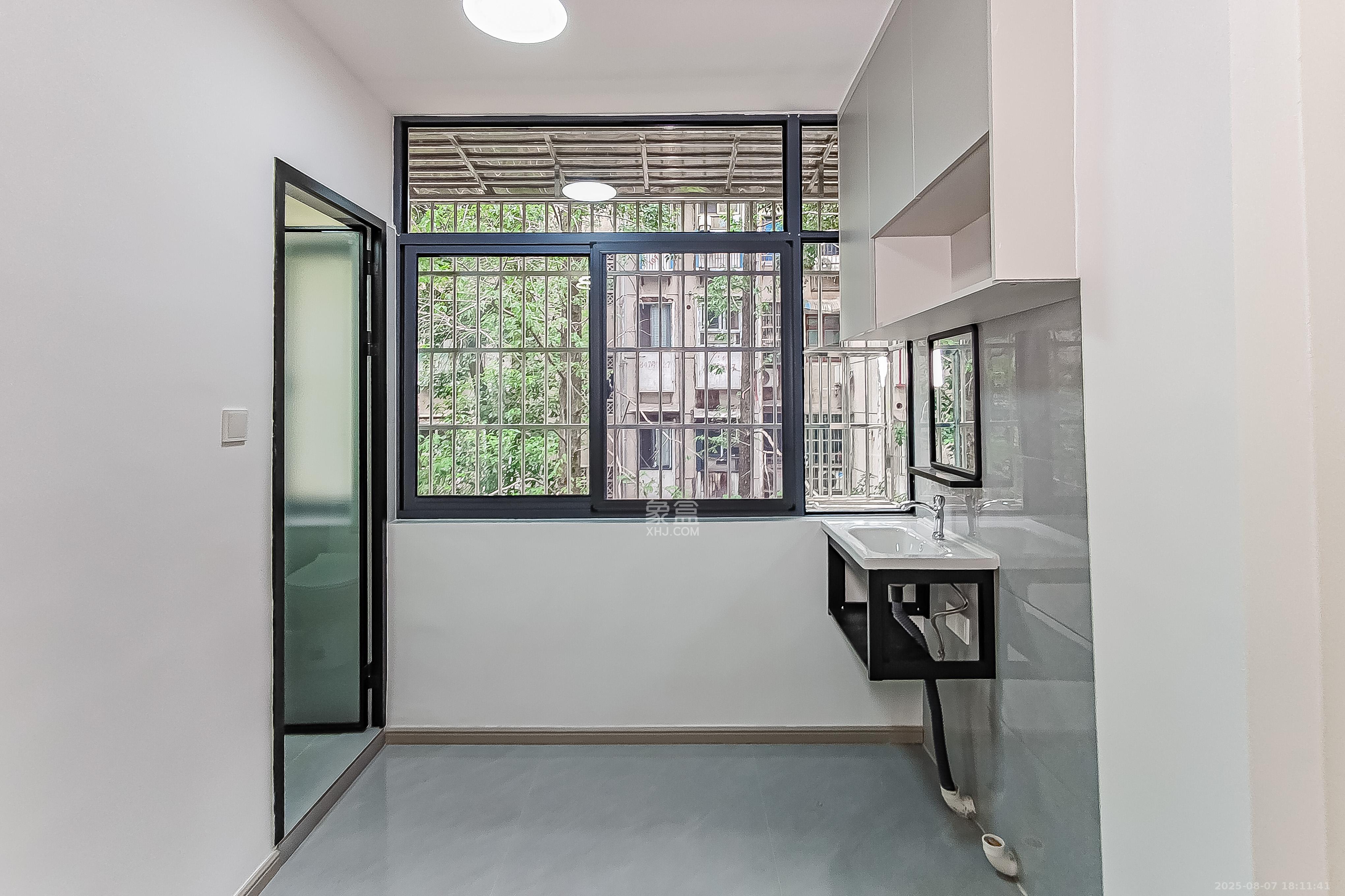 红旗区四片 3室2厅2卫 59.8万 红旗区四片 3室2厅2卫 59.8万阳台