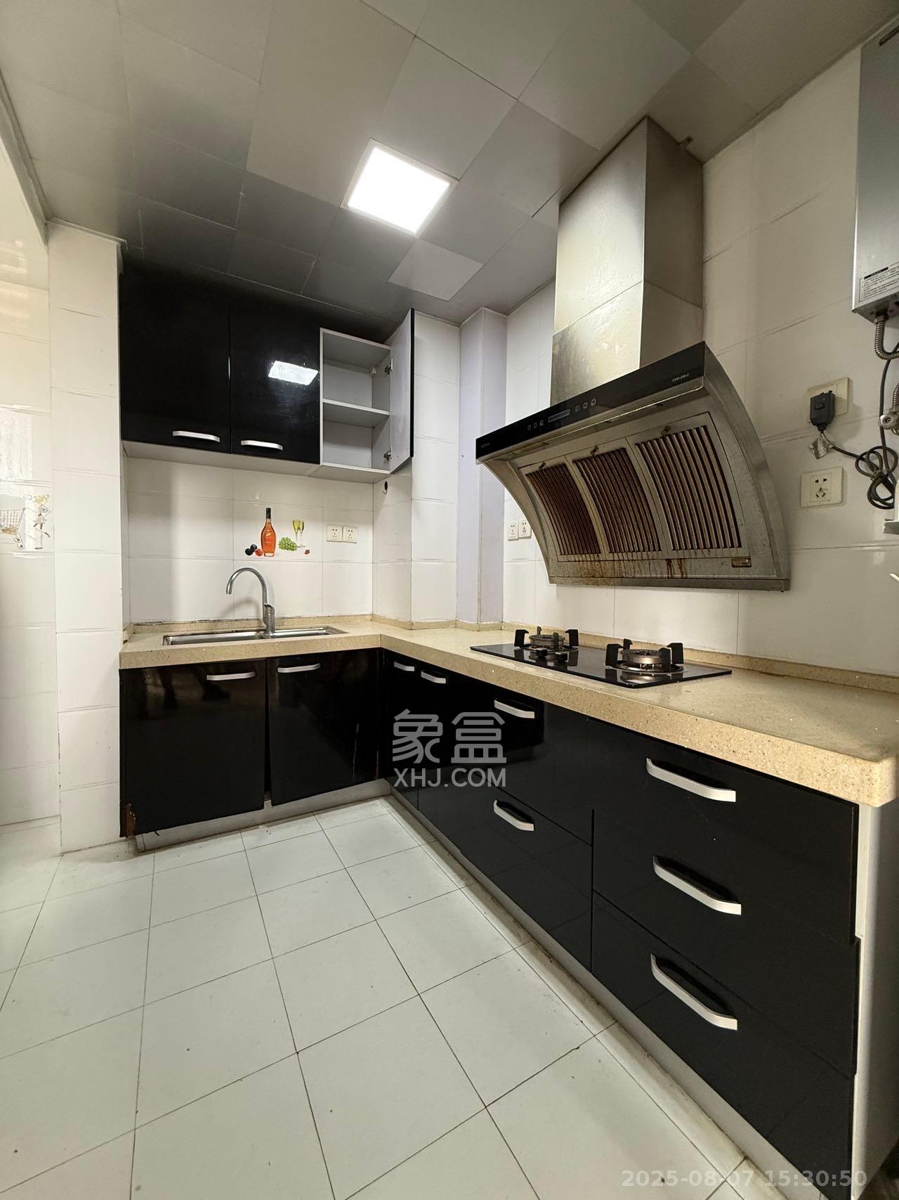 滨江君悦香邸  3室2厅2卫    2800.0元/月 滨江君悦香邸  3室2厅2卫    2800.0元/月室内图