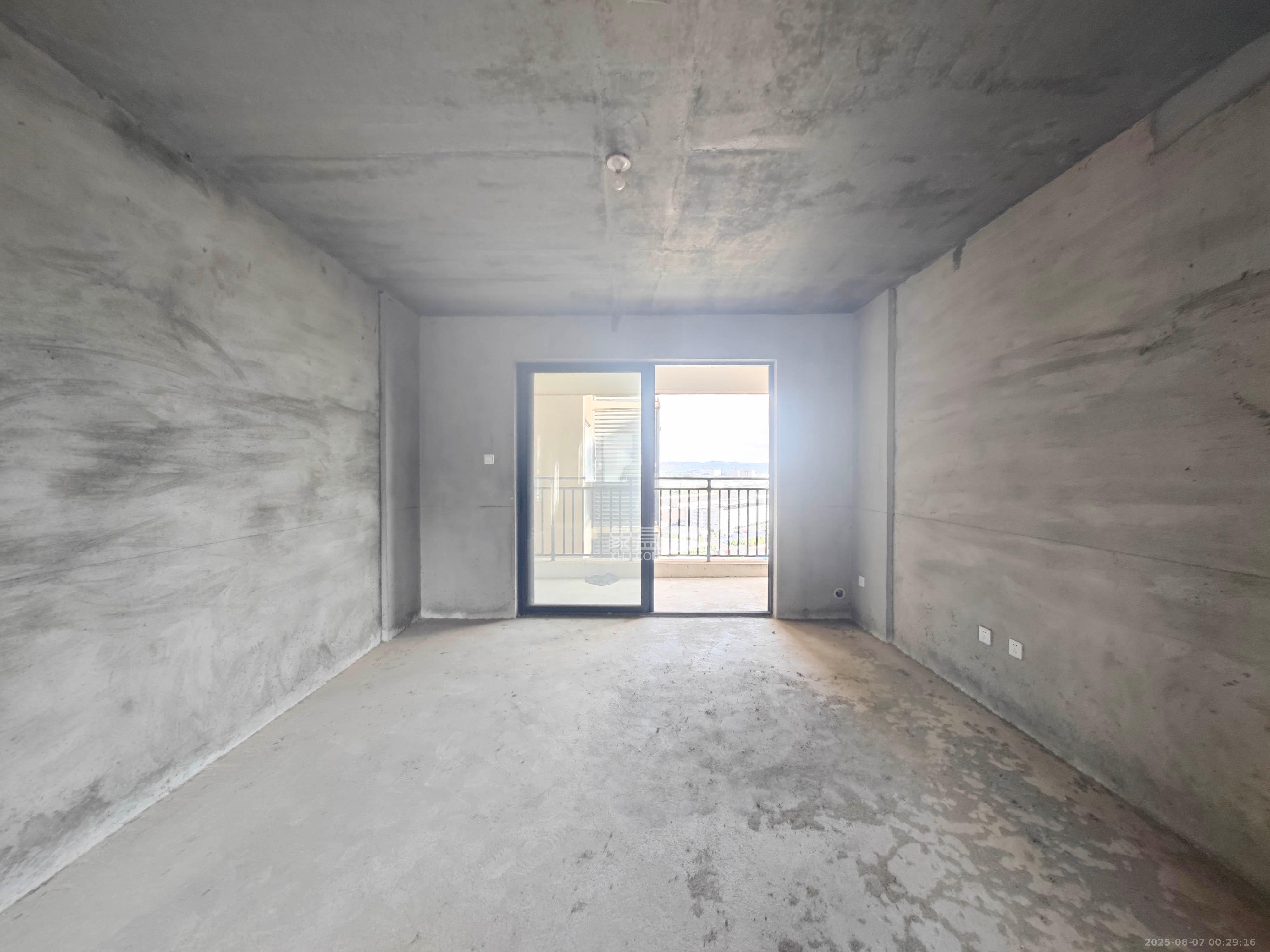 中建嘉和城  3室2厅2卫    79.8万客厅