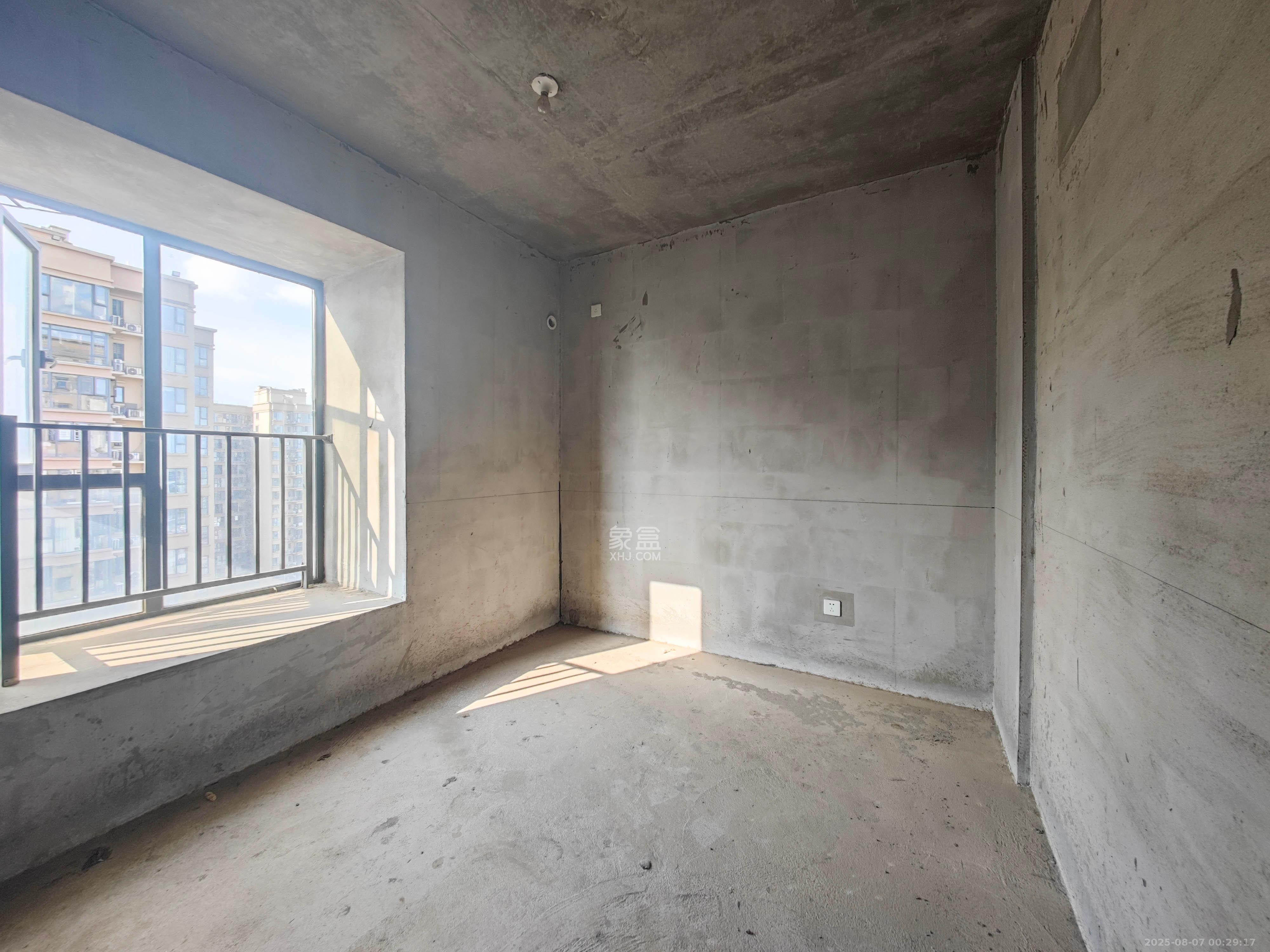 中建嘉和城  3室2厅2卫    79.8万卧室