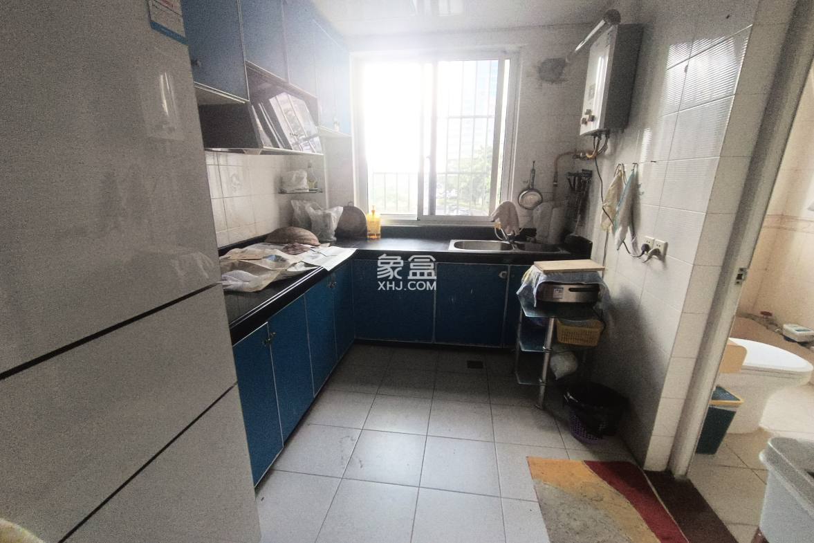 龙珠新城 3室2厅1卫 105.0万 龙珠新城 3室2厅1卫 105.0万客厅