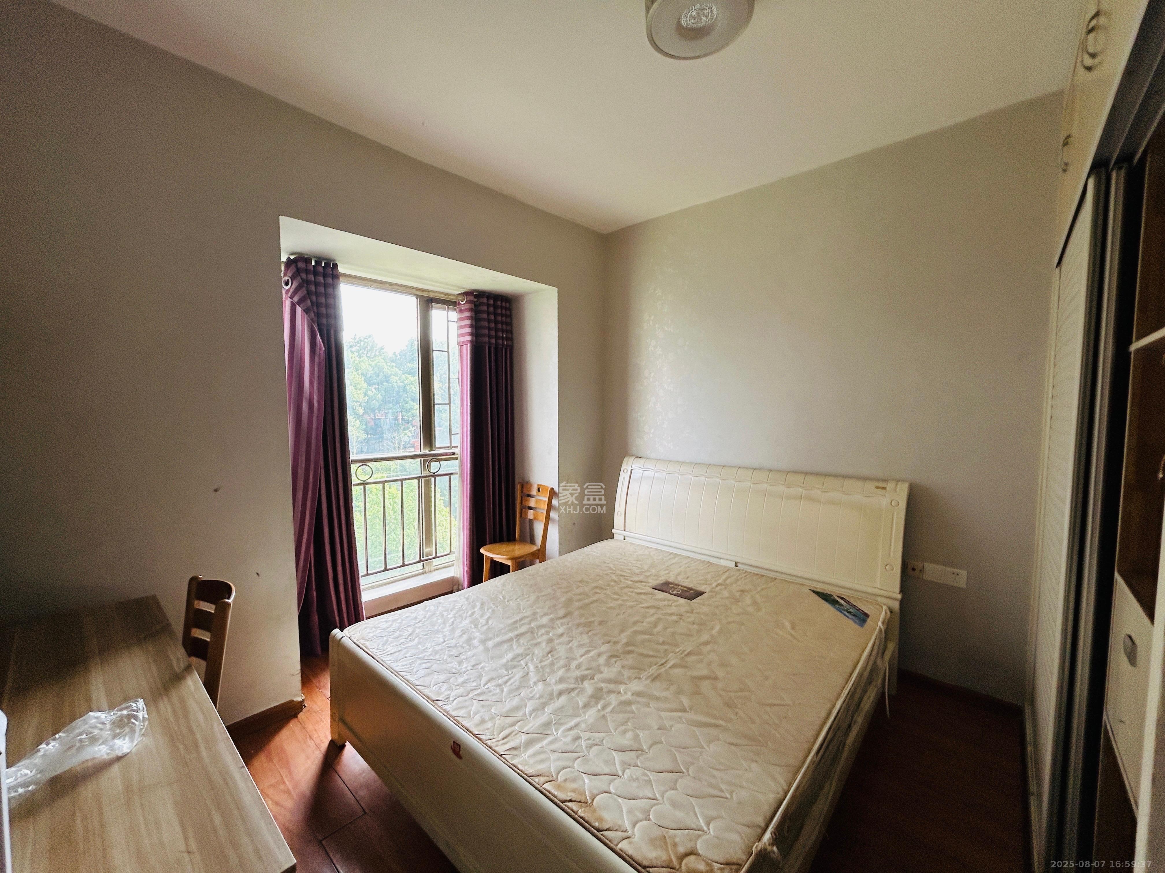 岳泰理想城 1室2厅1卫 2450.0元/月 岳泰理想城 1室2厅1卫 2450.0元/月室内图