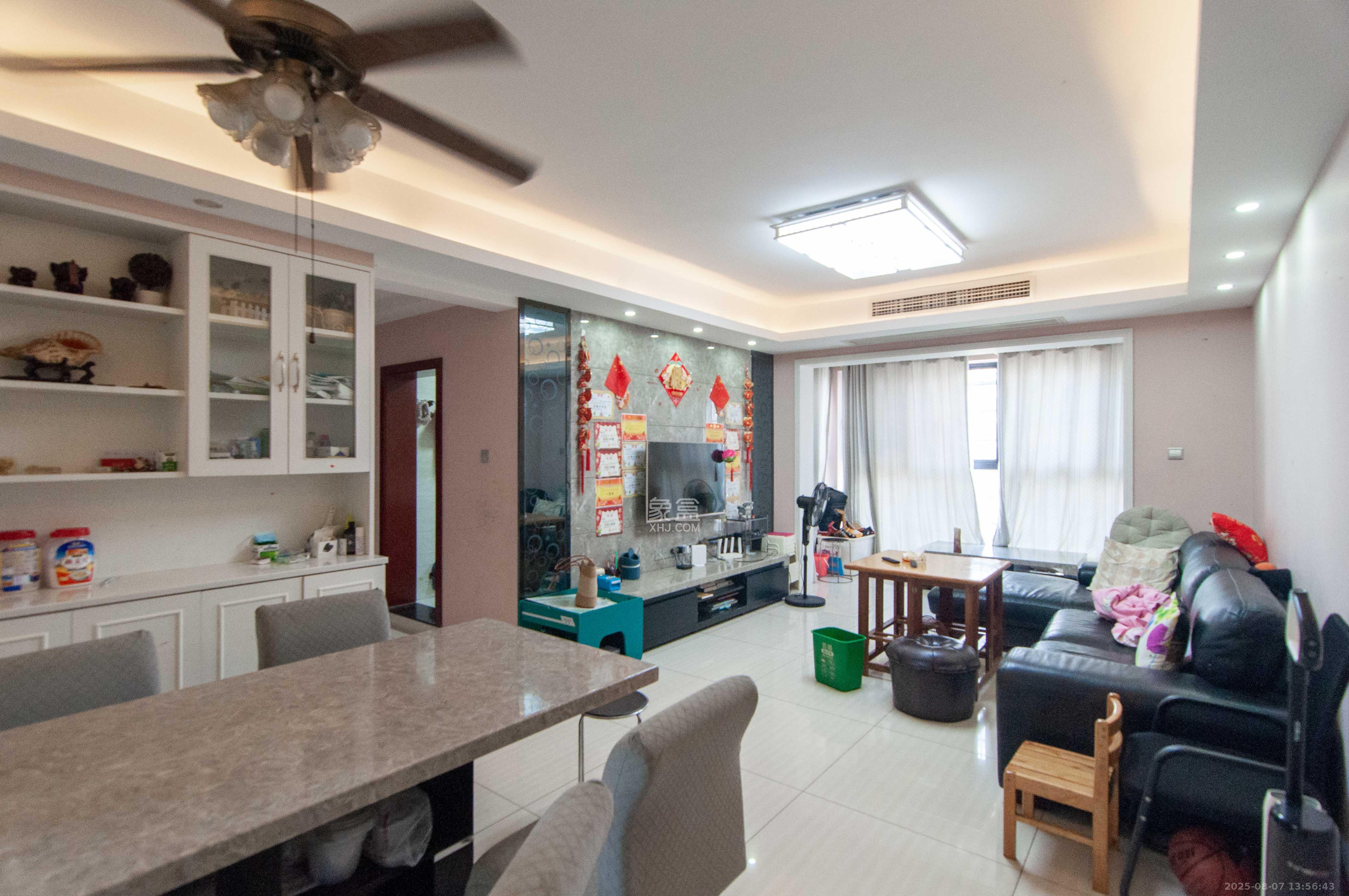 湘腾琴岛 4室2厅2卫 135.0万 湘腾琴岛 4室2厅2卫 135.0万客厅