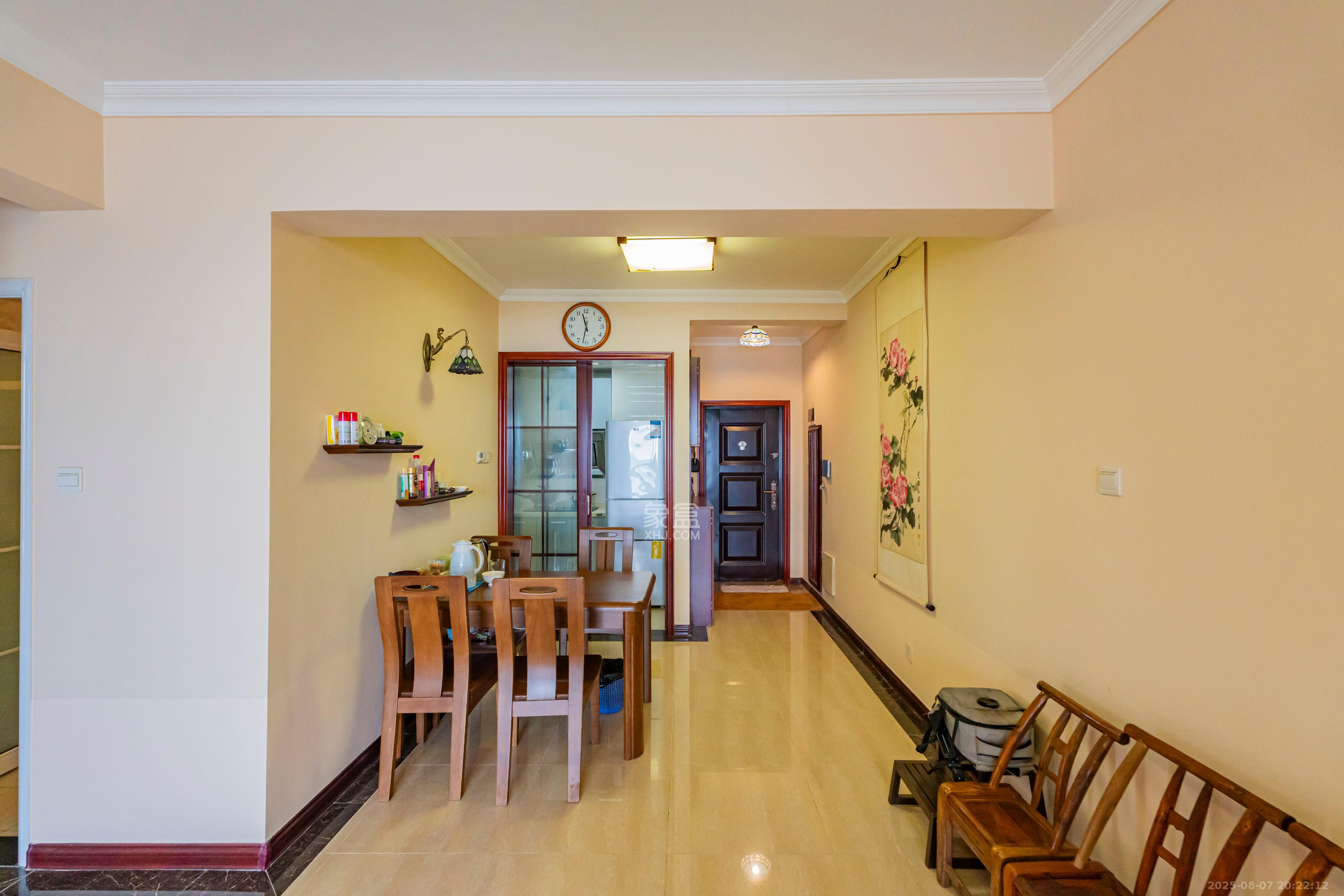 香江锦城 2室2厅1卫 110.0万 香江锦城 2室2厅1卫 110.0万客厅