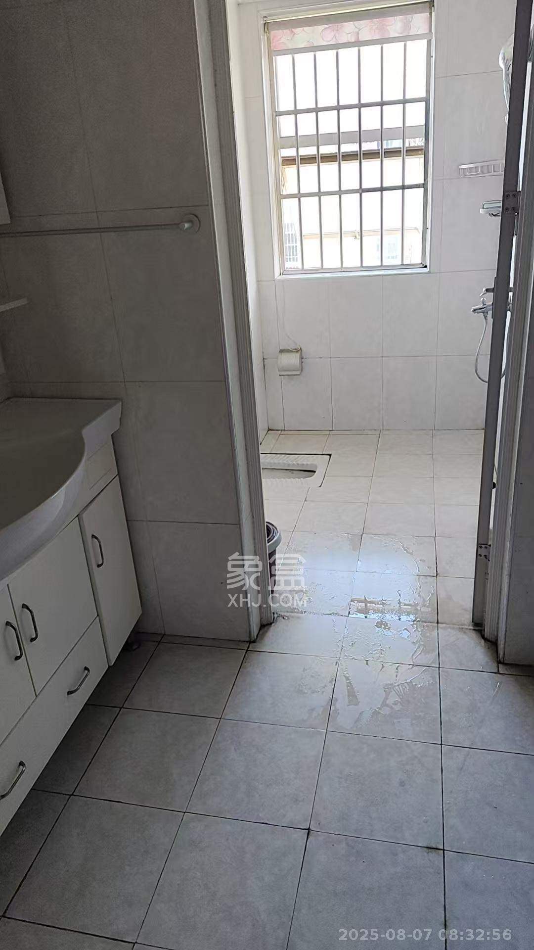 山水庭院  2室2厅1卫    1200.0元/月室内图