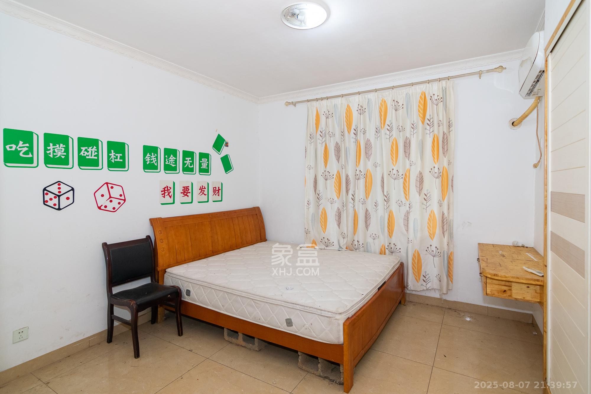 红建滨水铭城  3室2厅3卫    62.0万卧室