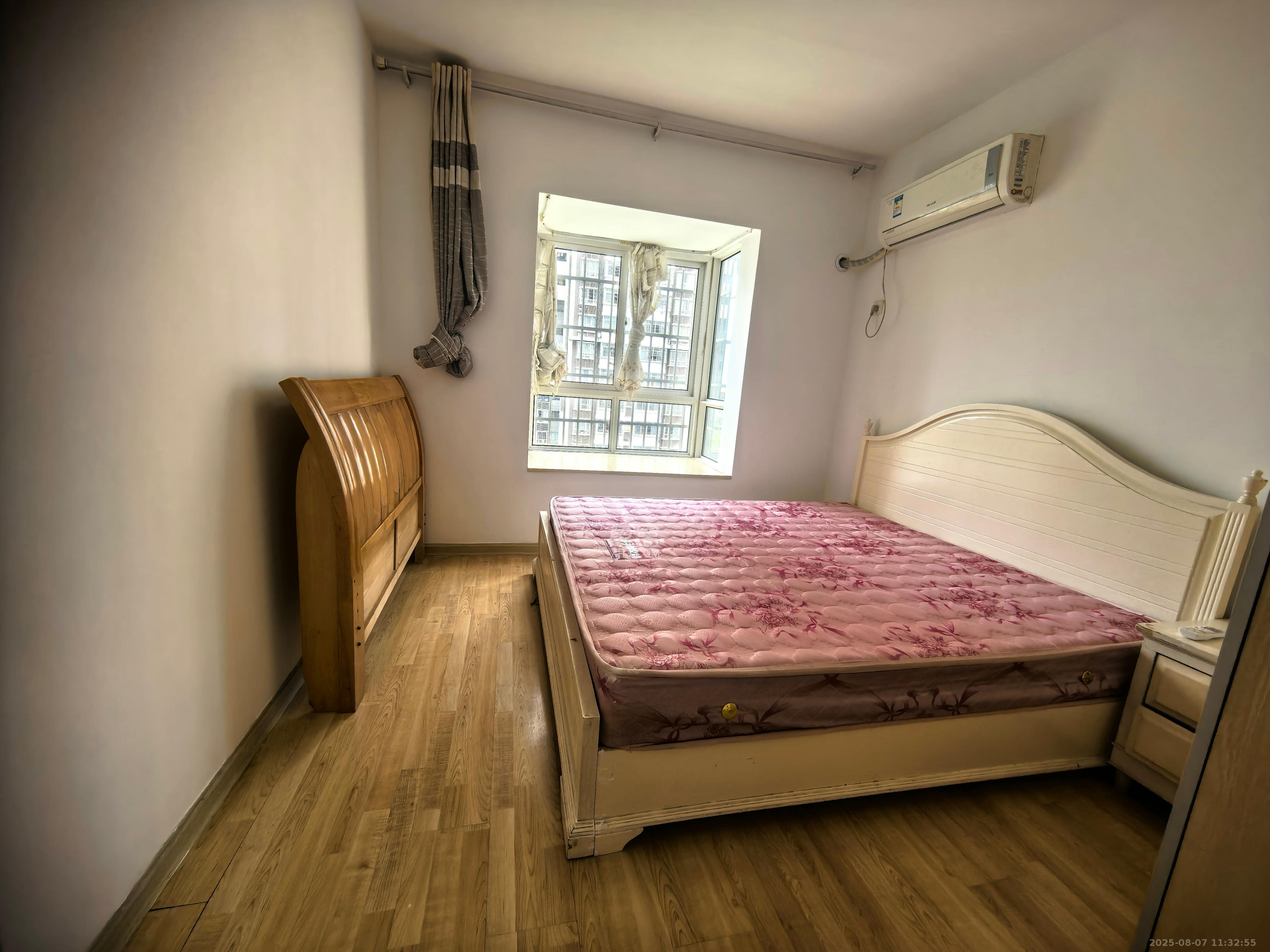 未来蜂巢  1室2厅2卫    1900.0元/月室内图