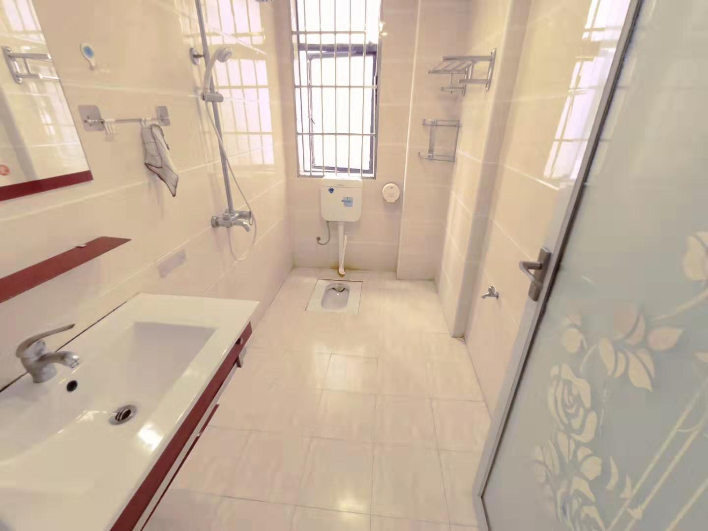 君馨名邸 2室2厅1卫 1300.0元/月 君馨名邸 2室2厅1卫 1300.0元/月室内图