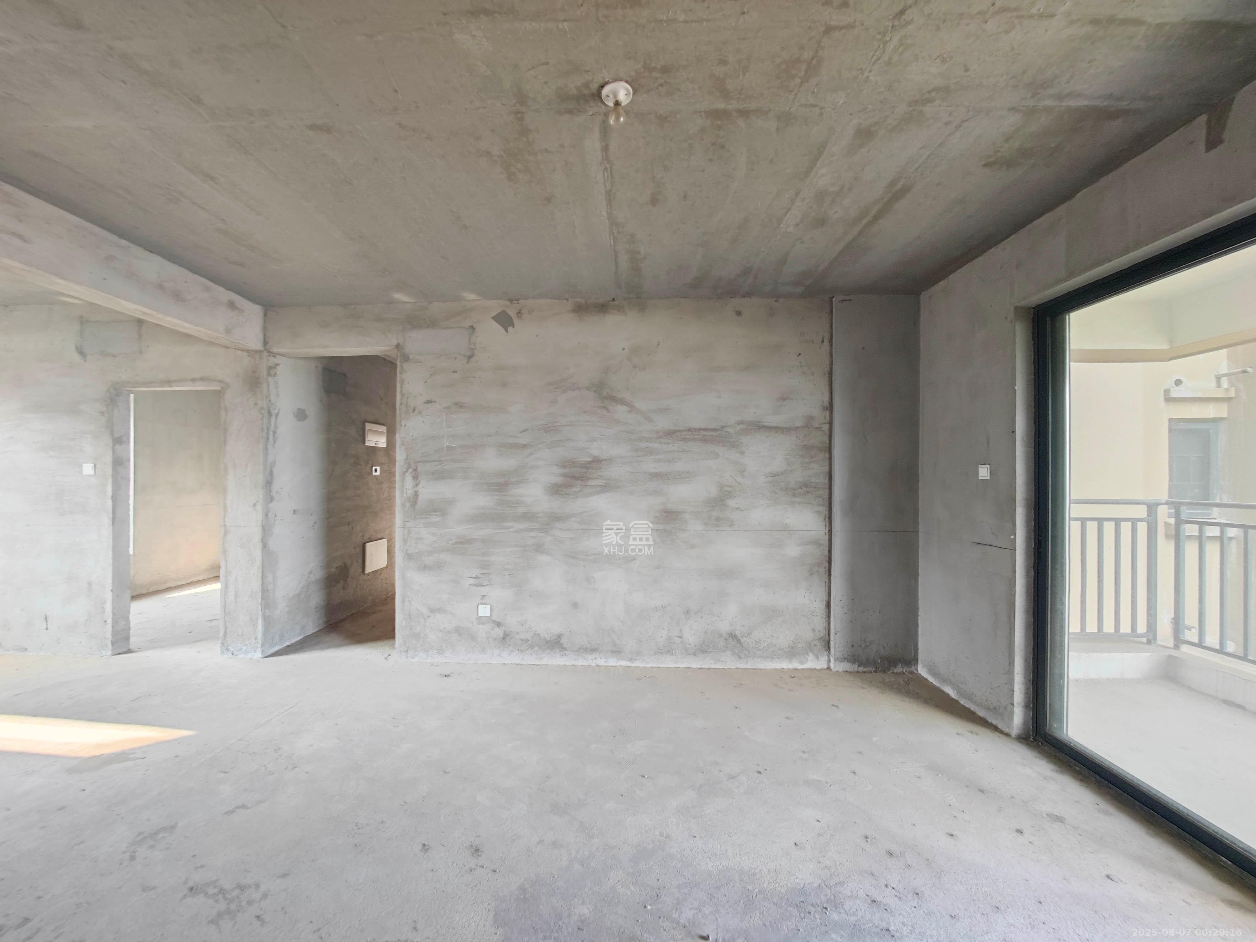 中建嘉和城  3室2厅2卫    79.8万客厅