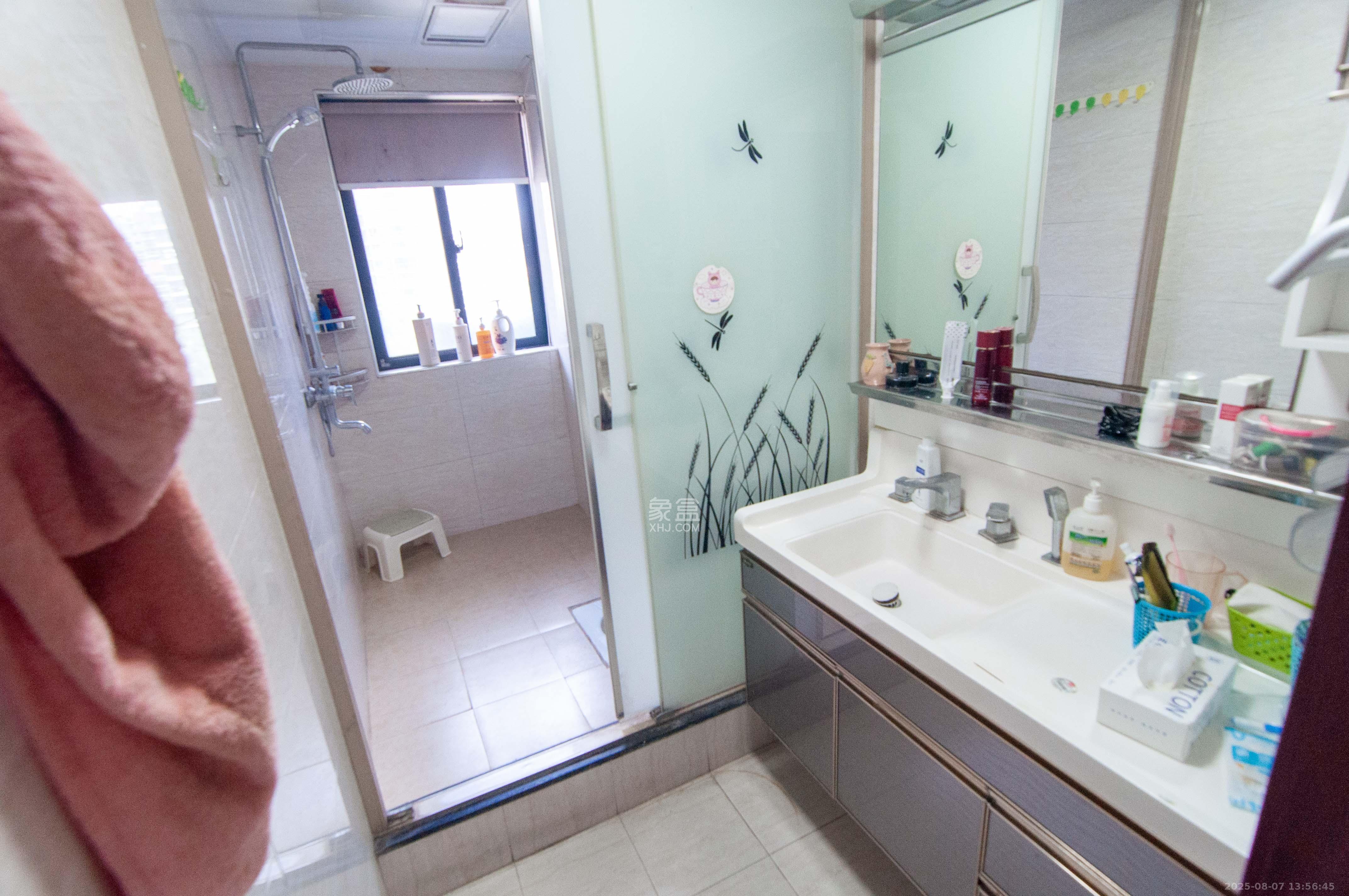 湘腾琴岛  4室2厅2卫    135.0万卫生间