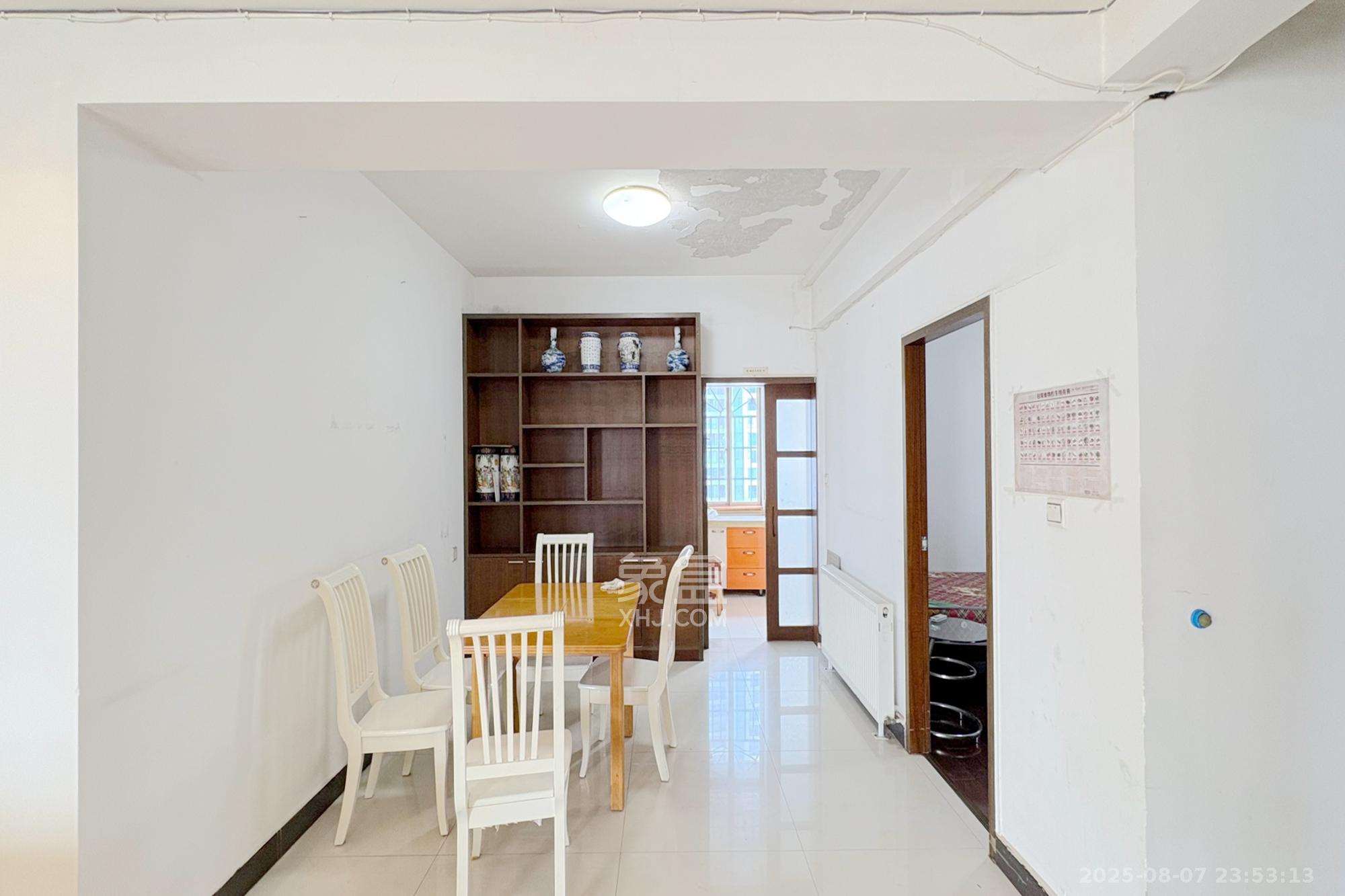 南明苑西区  4室2厅2卫    152.8万 南明苑西区  4室2厅2卫    152.8万客厅