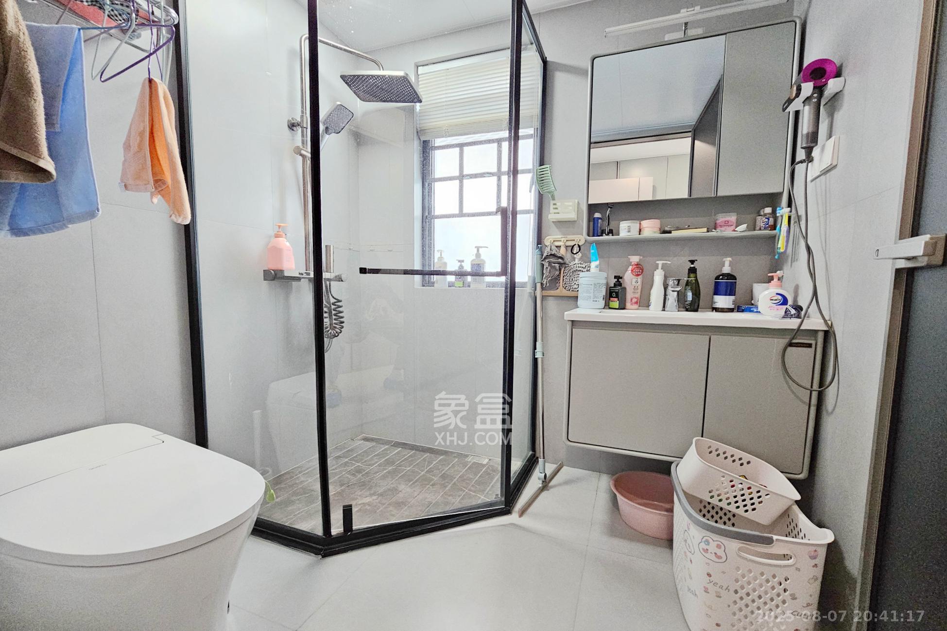 润和星河玥 4室2厅2卫 170.0万 润和星河玥 4室2厅2卫 170.0万卫生间