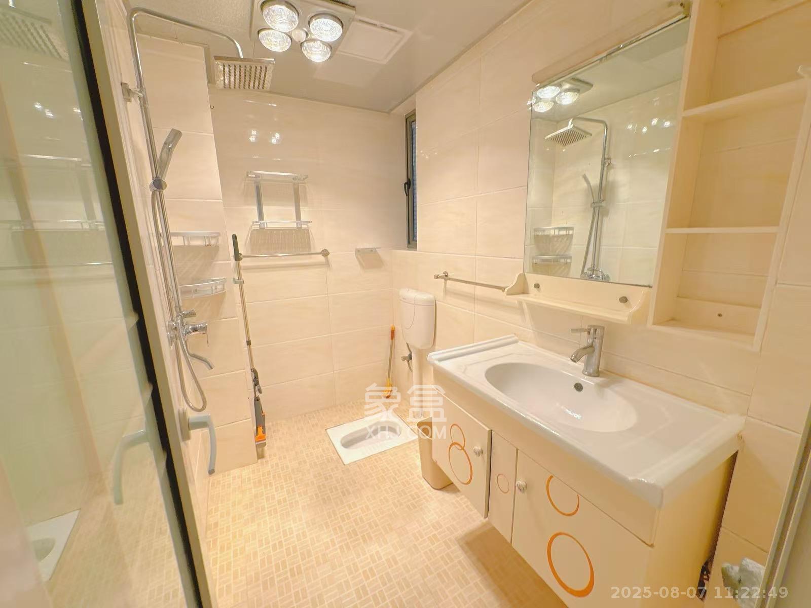 上海城小区  3室2厅1卫    2700.0元/月室内图