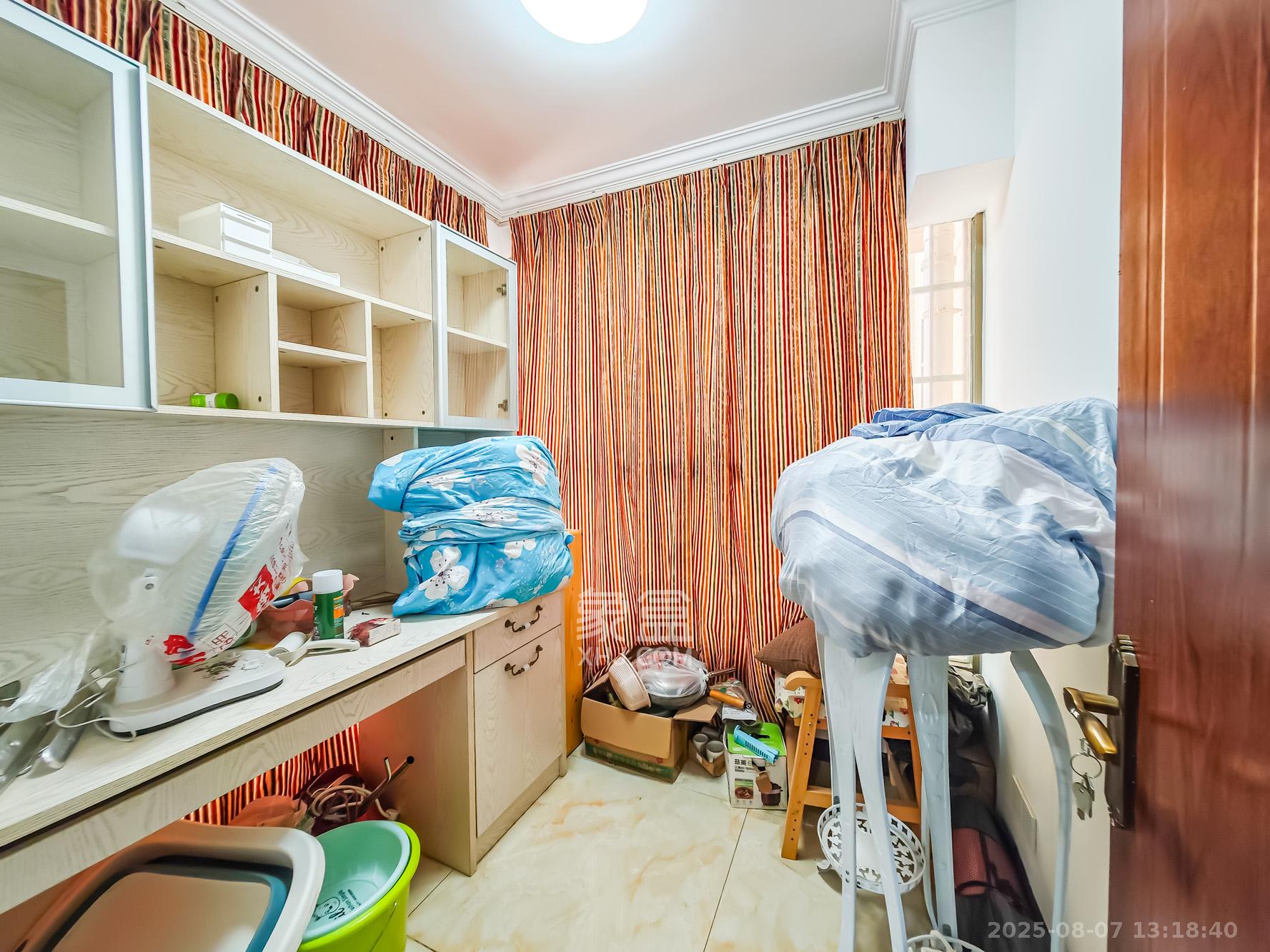 钱隆世家  4室2厅2卫    118.0万 钱隆世家  4室2厅2卫    118.0万卧室