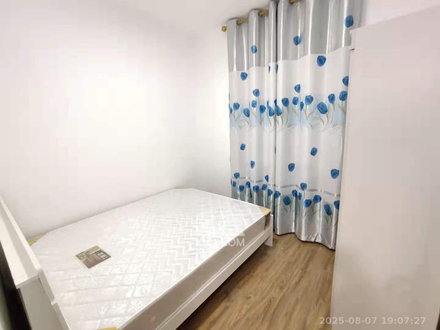 荣泰广场  4室2厅2卫   2600.00元/月室内图