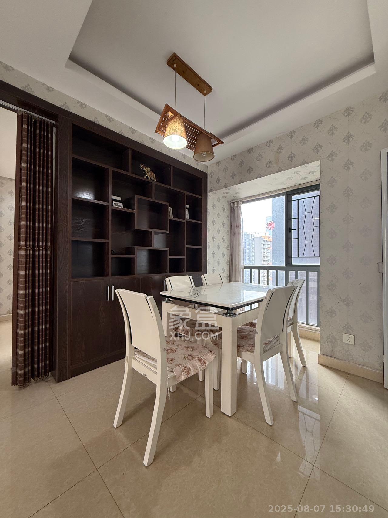 滨江君悦香邸  3室2厅2卫    2800.0元/月 滨江君悦香邸  3室2厅2卫    2800.0元/月室内图