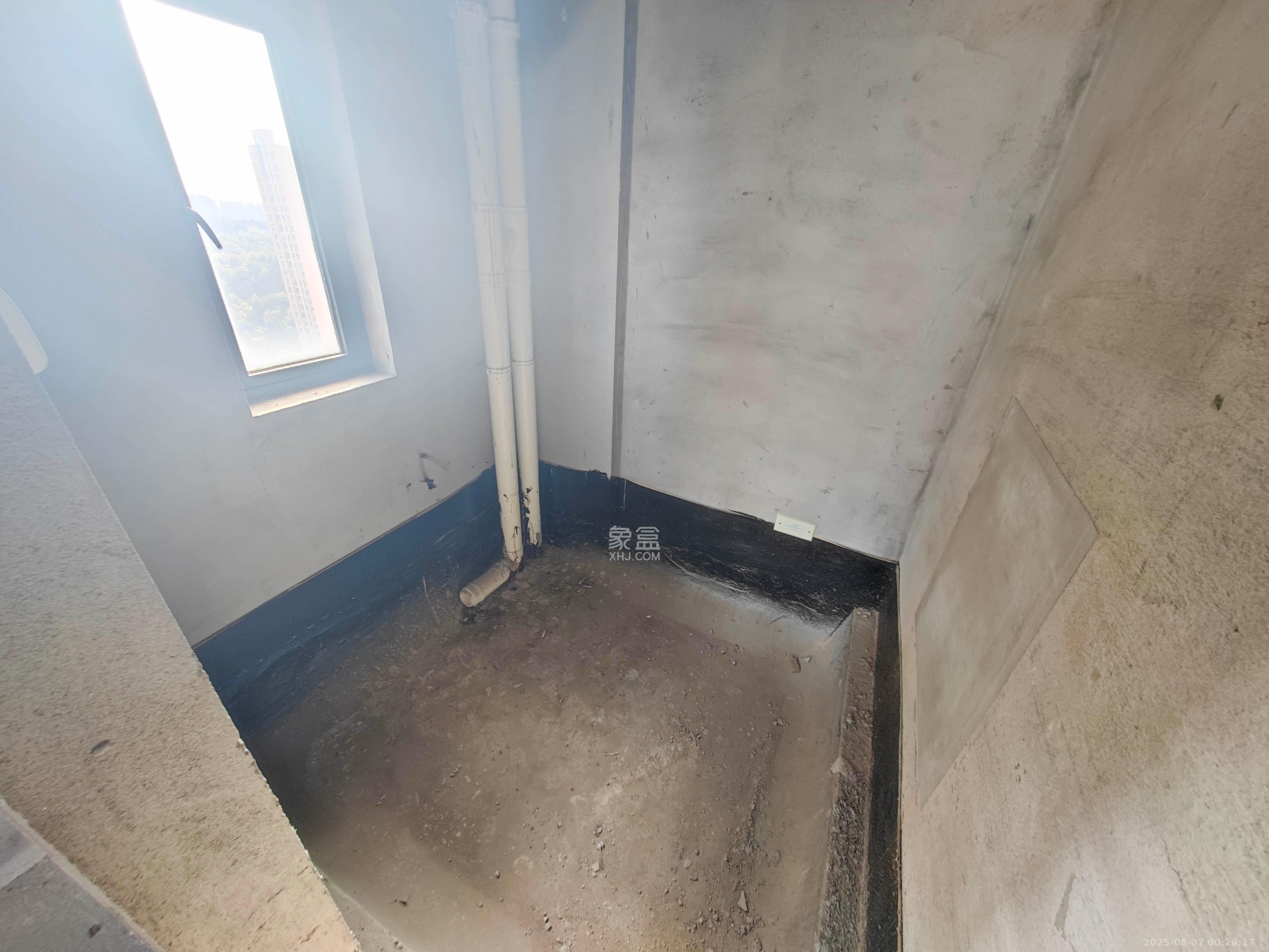 中建嘉和城  3室2厅2卫    79.8万卫生间