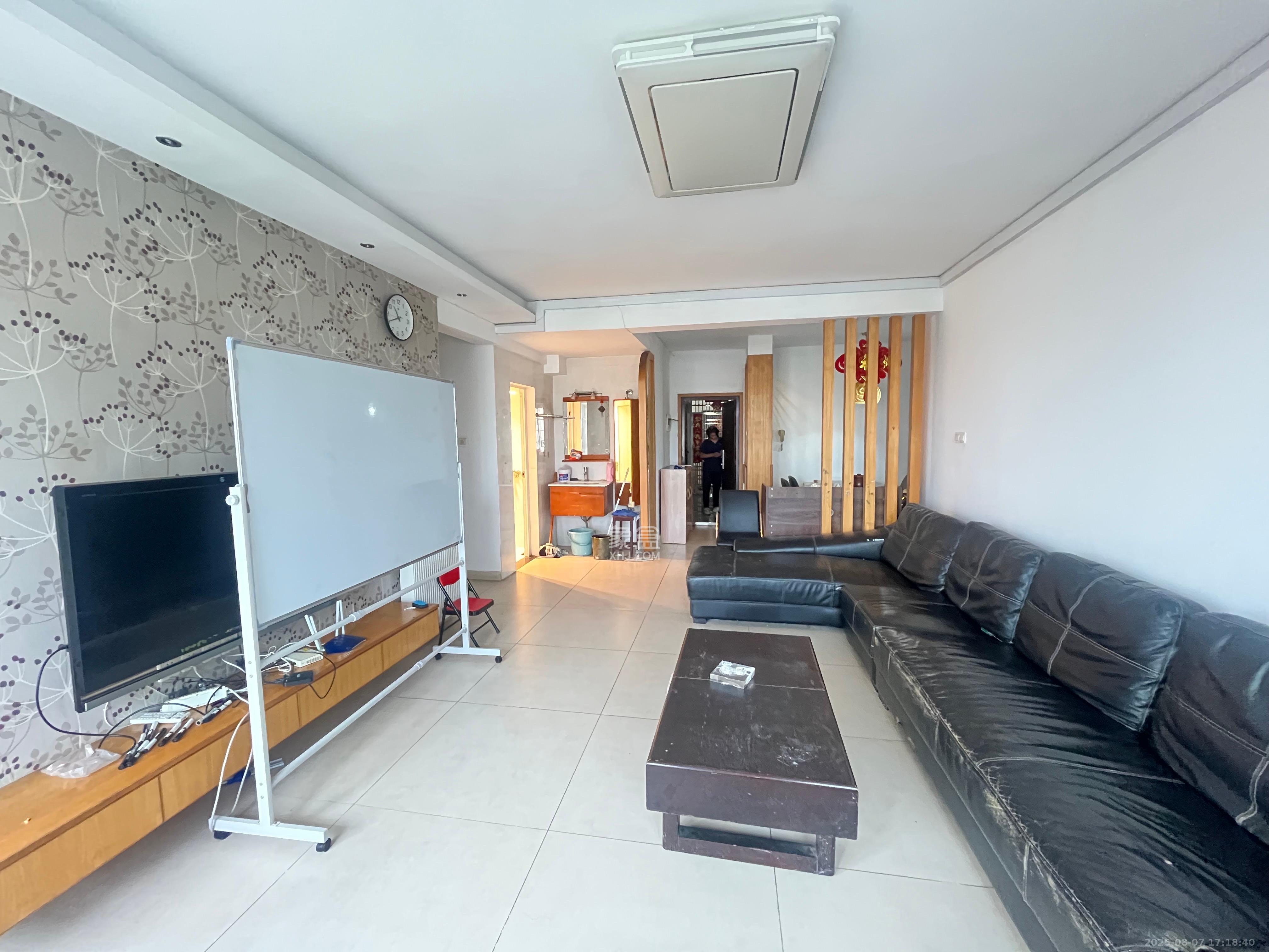 丽星景园 3室2厅1卫 2500.0元/月 丽星景园 3室2厅1卫 2500.0元/月室内图