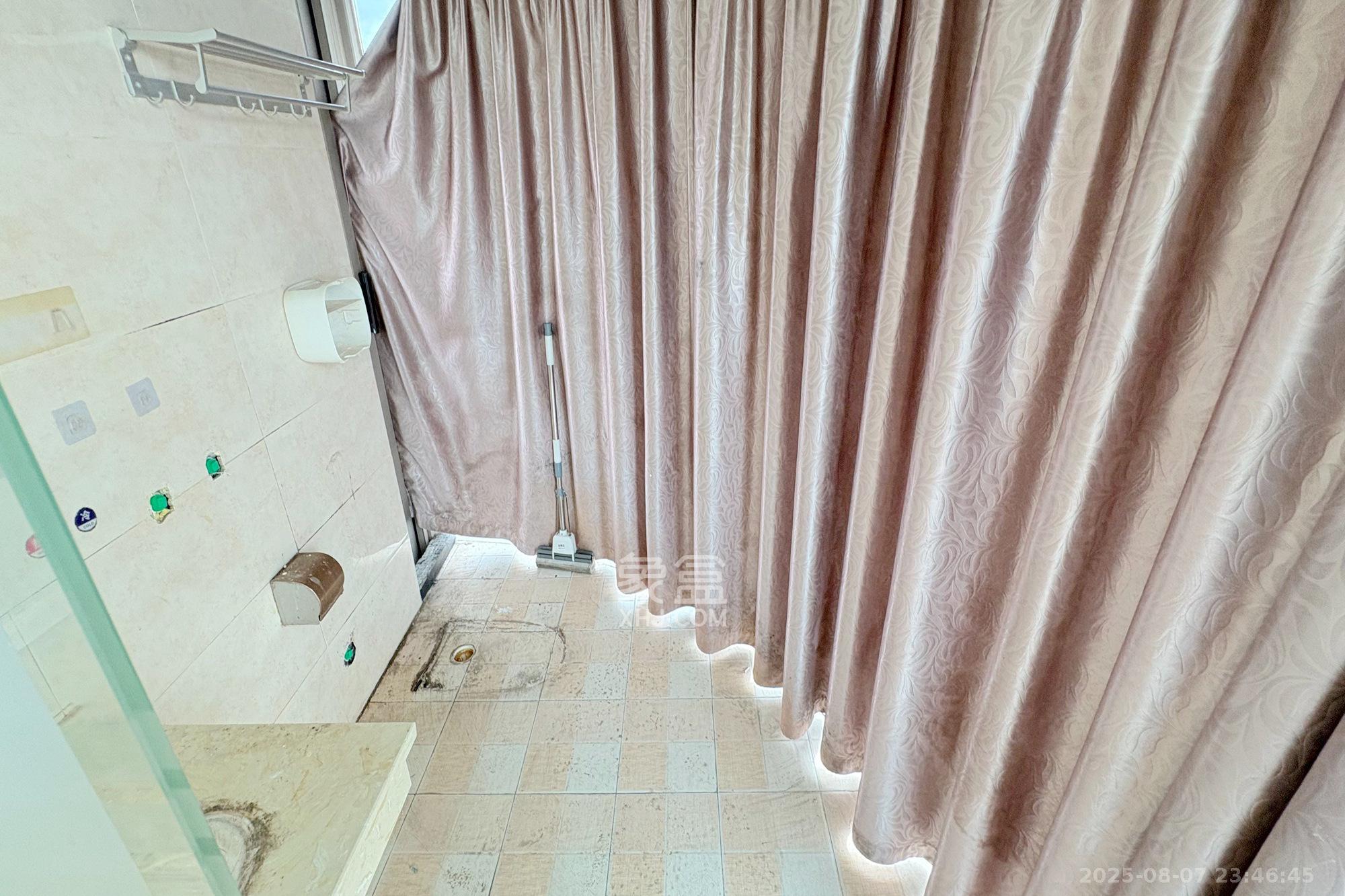 潮宗御苑 4室2厅2卫 280.0万 潮宗御苑 4室2厅2卫 280.0万卫生间