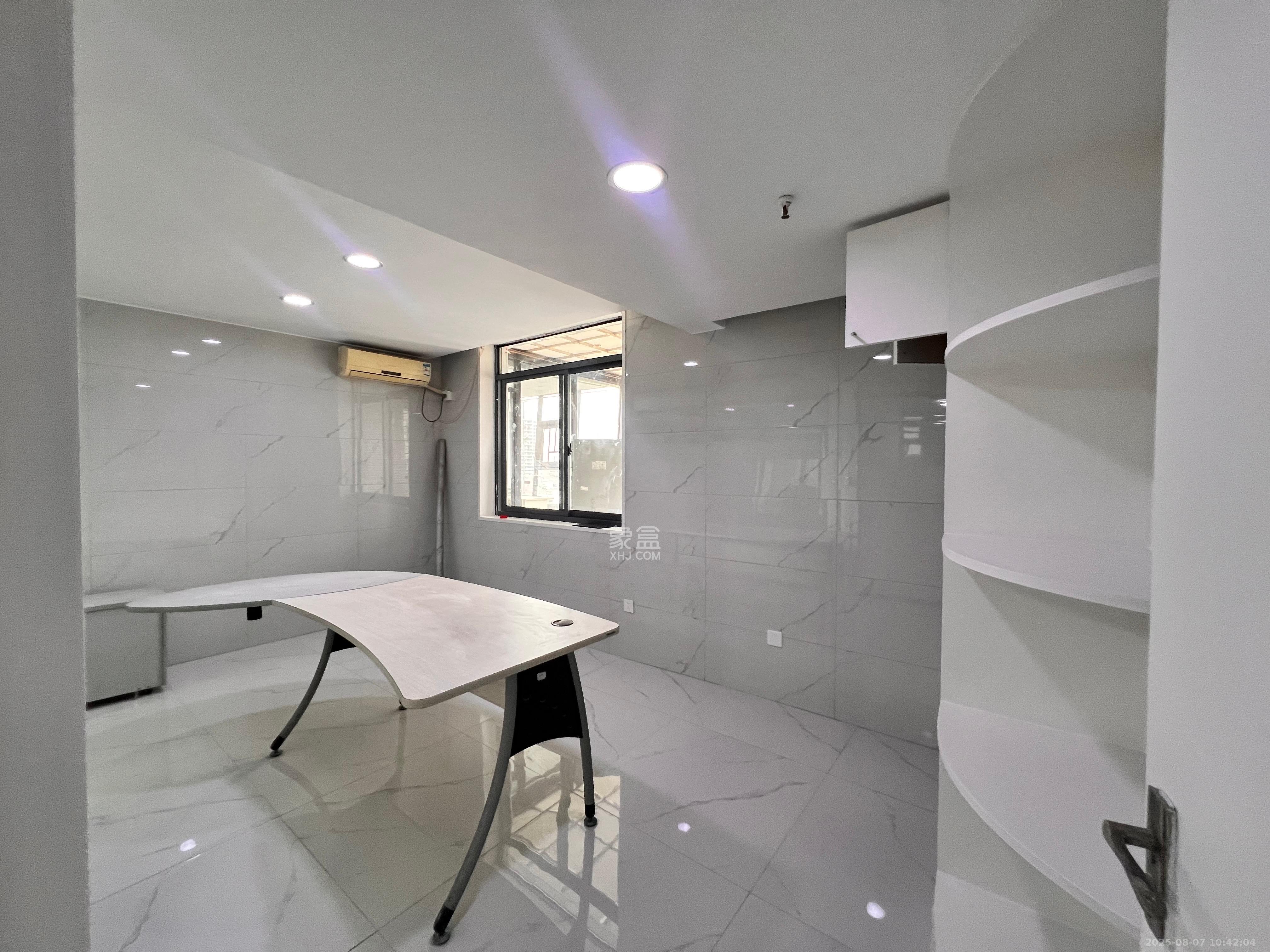 上河国际A座  6室2厅1卫    24000.0元/月室内图