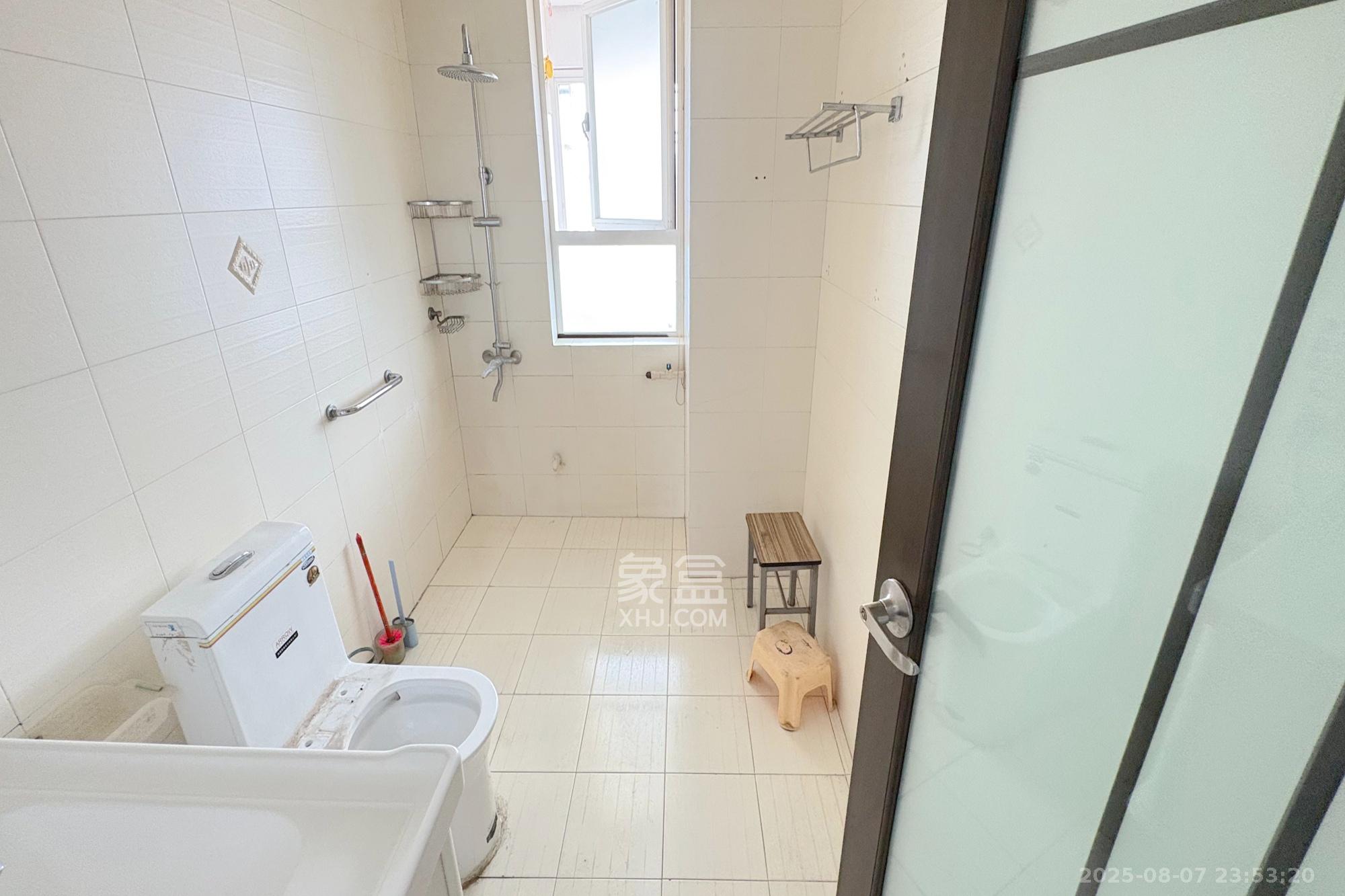 南明苑西区  4室2厅2卫    152.8万 南明苑西区  4室2厅2卫    152.8万卫生间