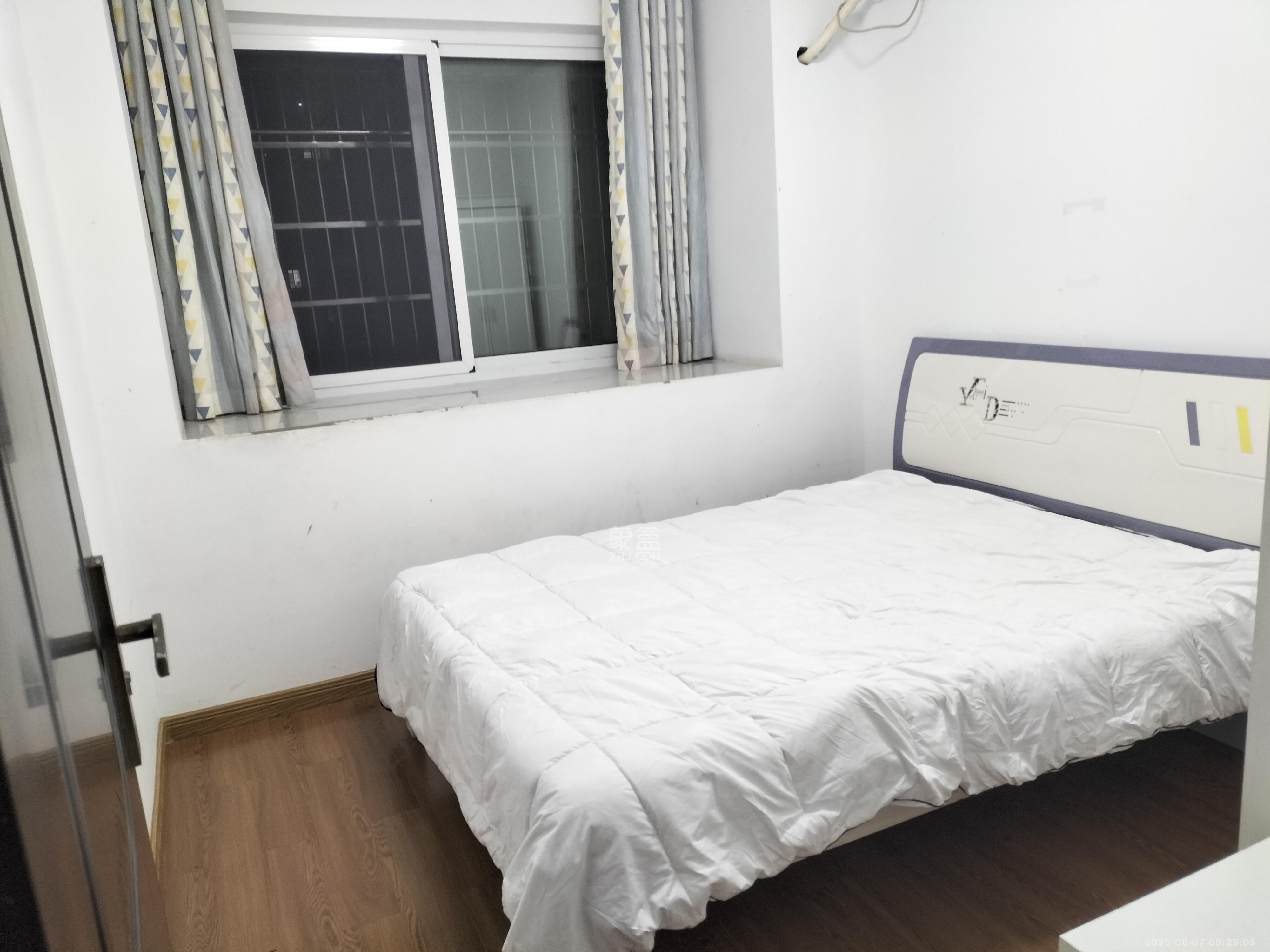 桥头家苑一期 3室2厅2卫 2000.0元/月 桥头家苑一期 3室2厅2卫 2000.0元/月室内图