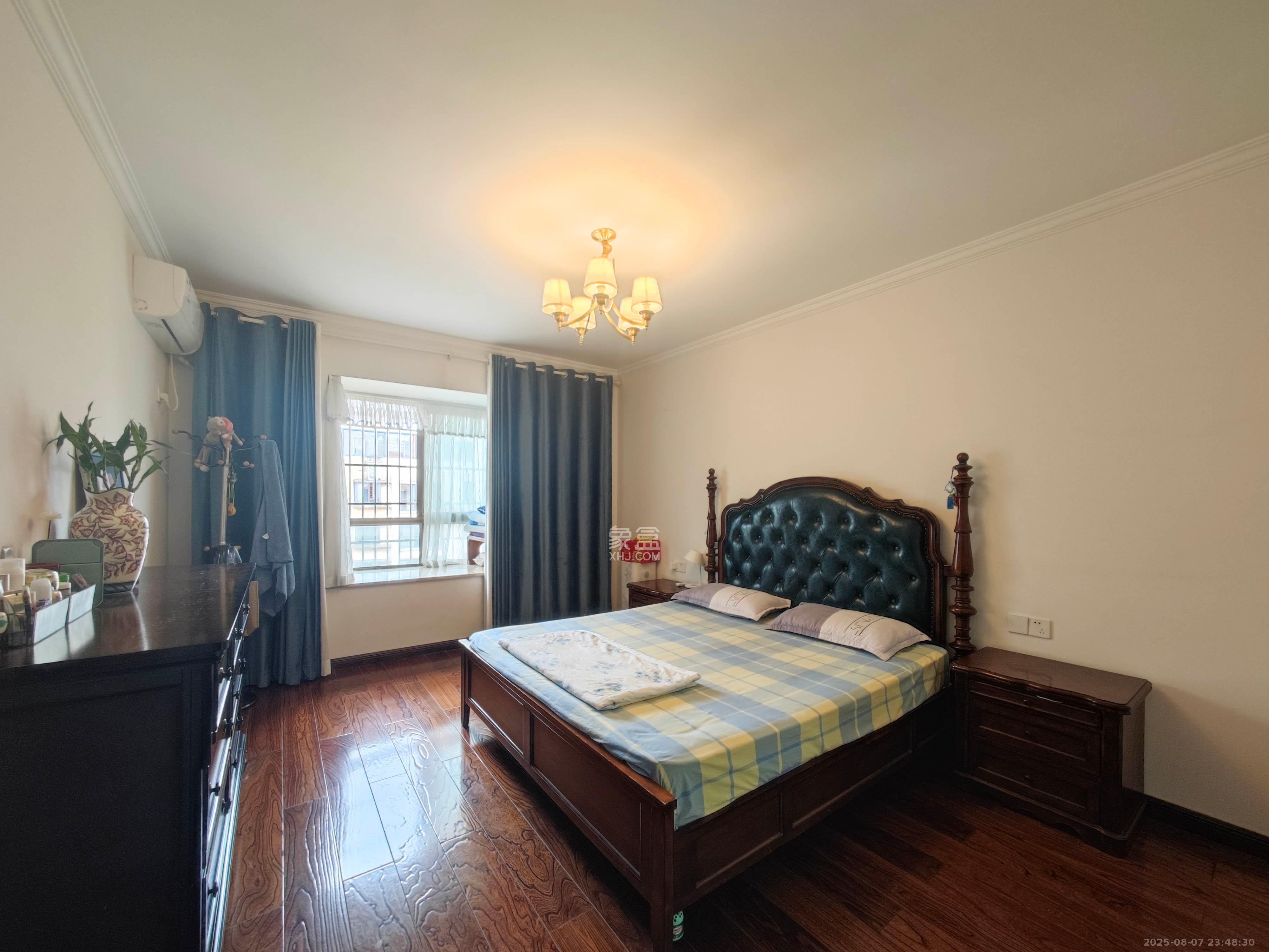 中天瑞景  5室2厅2卫    198.0万 中天瑞景  5室2厅2卫    198.0万卧室