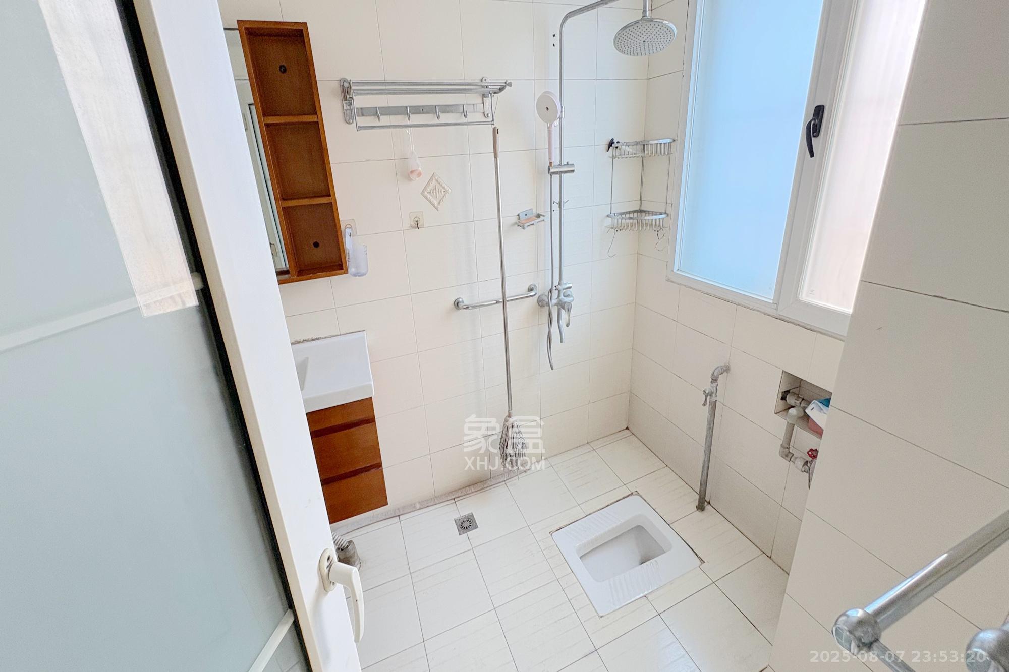 南明苑西区  4室2厅2卫    152.8万 南明苑西区  4室2厅2卫    152.8万卫生间