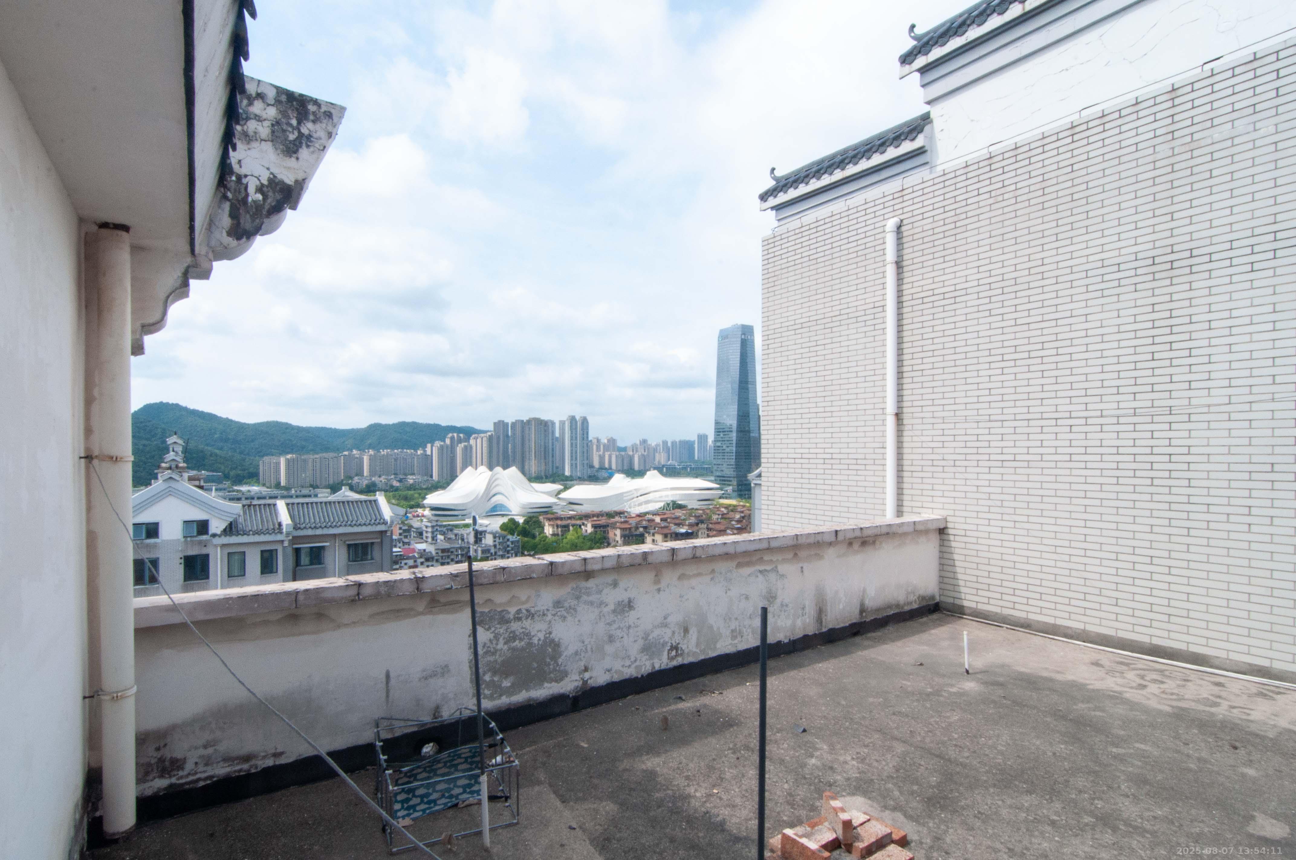 麓阳和景雅苑 5室2厅3卫 200.0万 麓阳和景雅苑 5室2厅3卫 200.0万其他