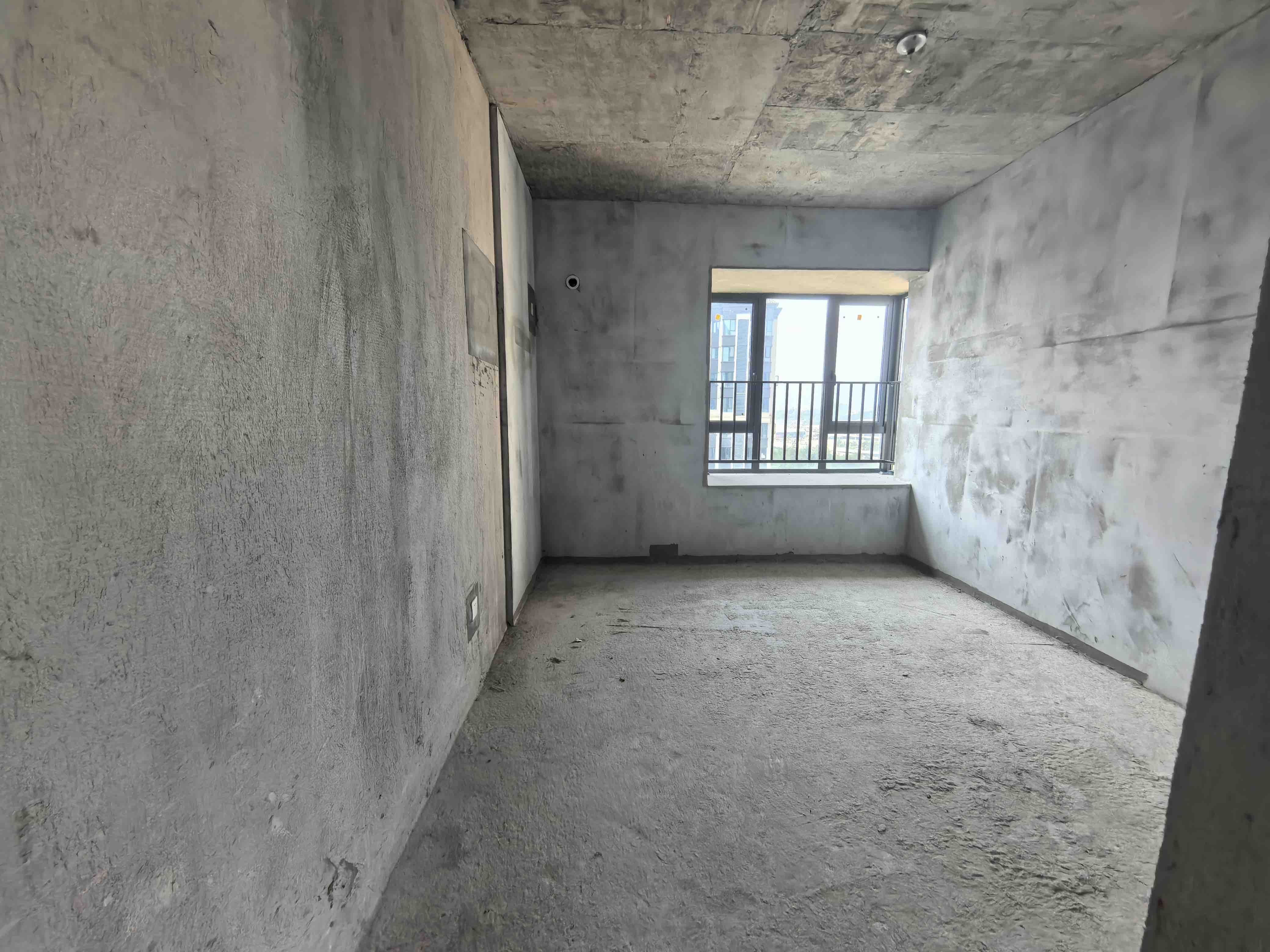 中建凤栖台  4室2厅2卫   55.80万客厅
