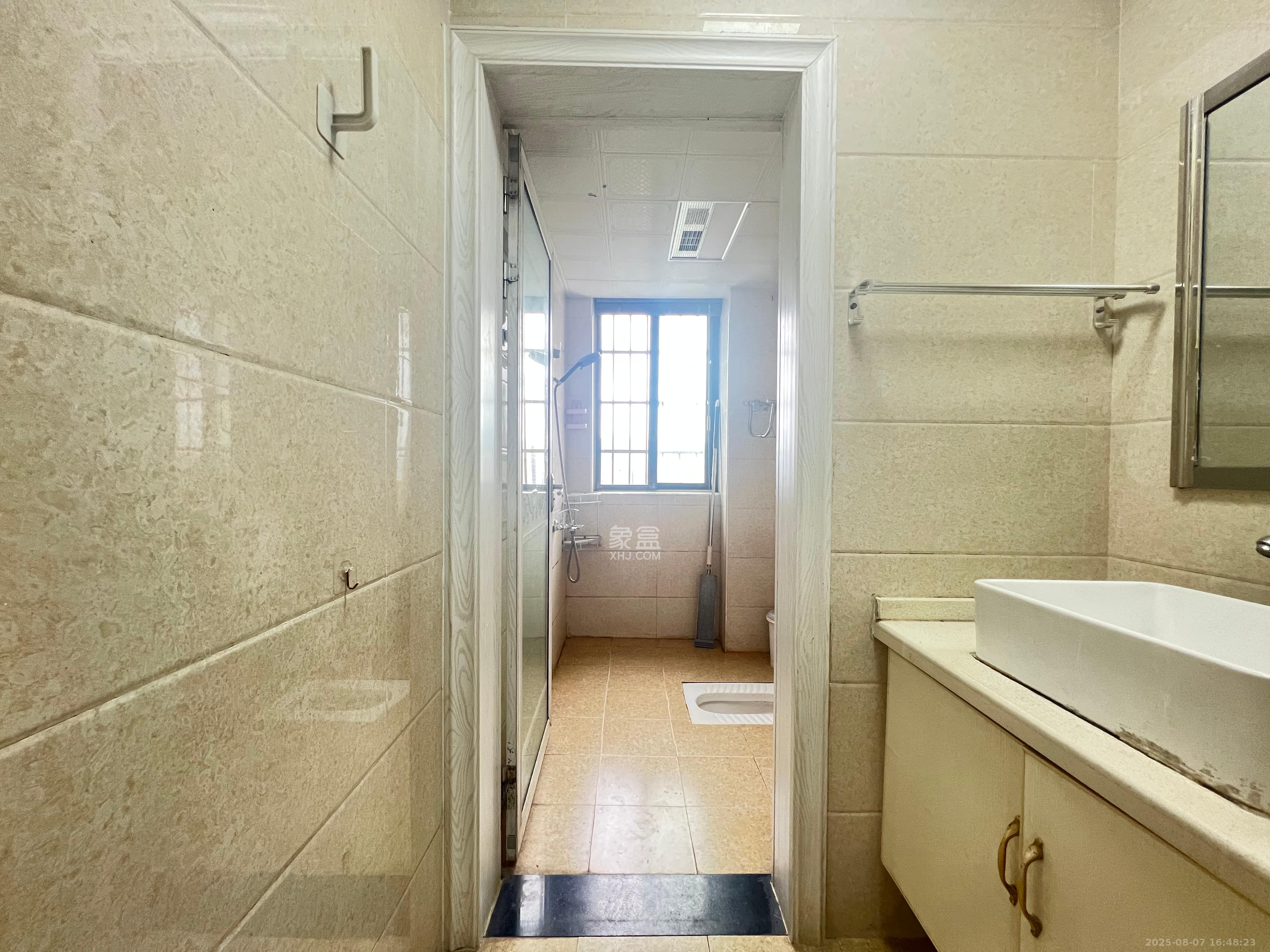 金科东方大院三四期 3室2厅2卫 2800.0元/月 金科东方大院三四期 3室2厅2卫 2800.0元/月室内图