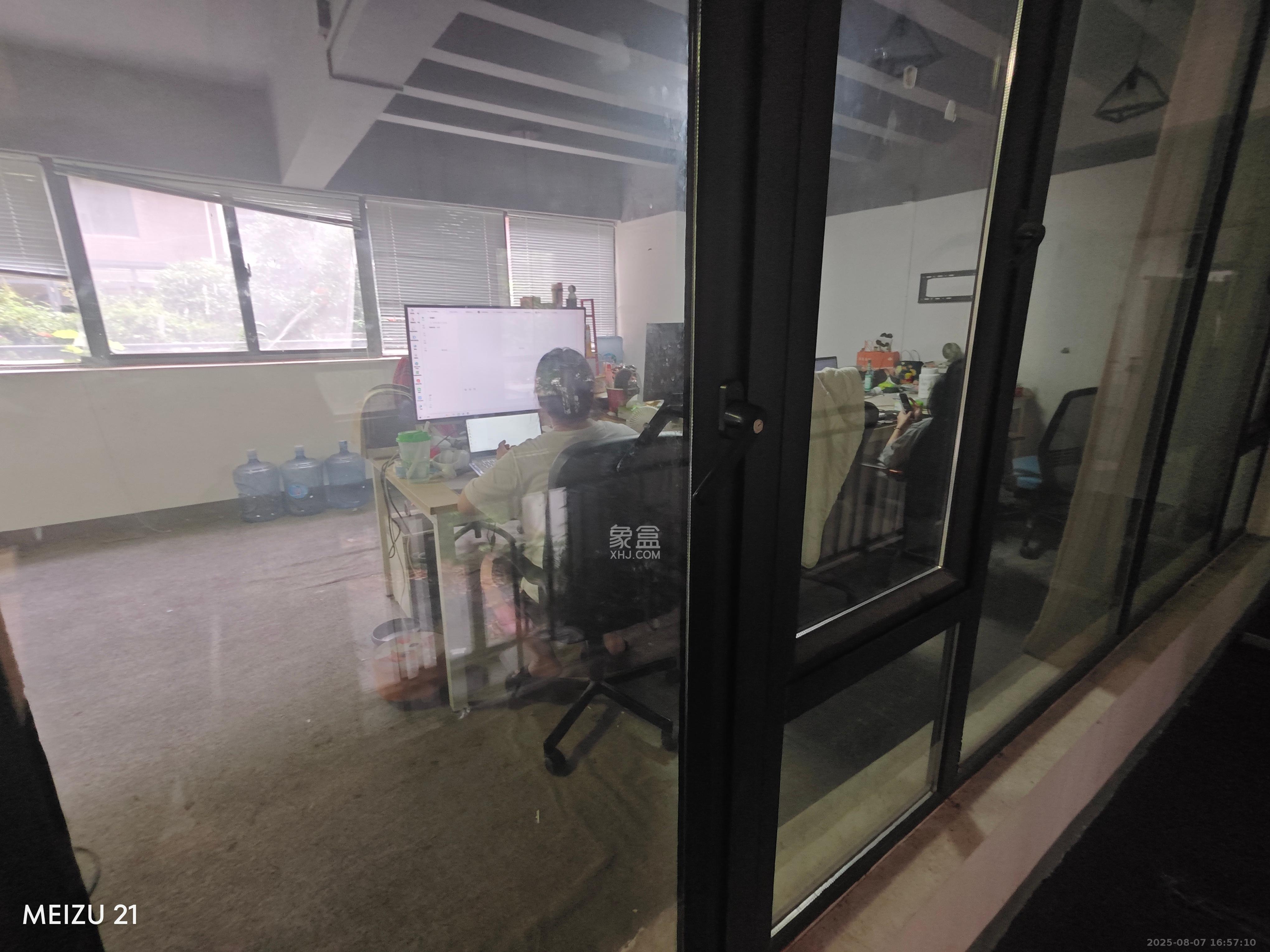 万科城 5室2厅2卫 6000.0元/月 万科城 5室2厅2卫 6000.0元/月室内图