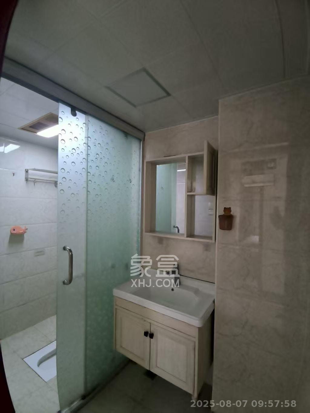 绿地之窗  2室1厅1卫   2300.00元/月
