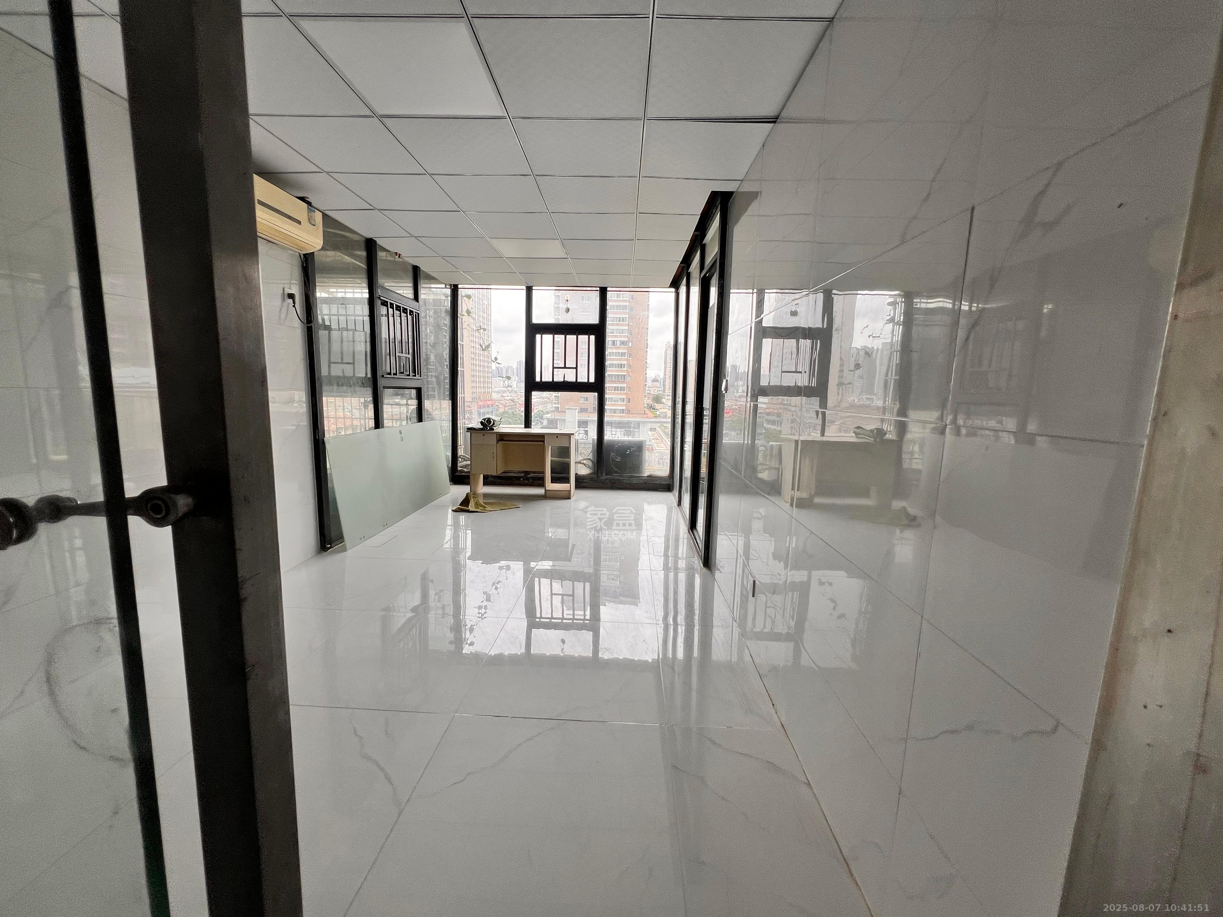 上河国际A座  6室2厅1卫    24000.0元/月室内图