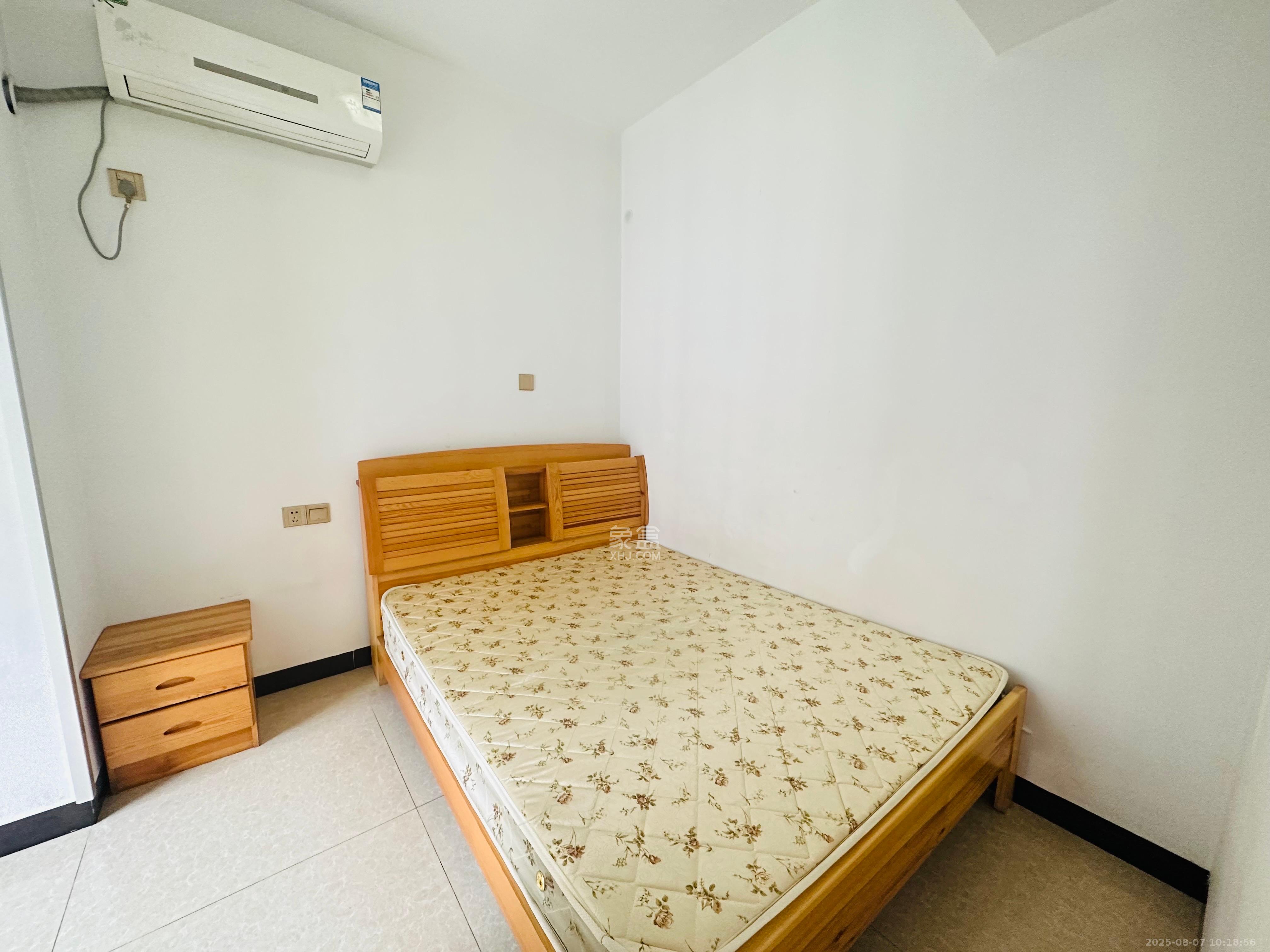 泊爱蓝湾  1室1厅1卫    2200.0元/月室内图