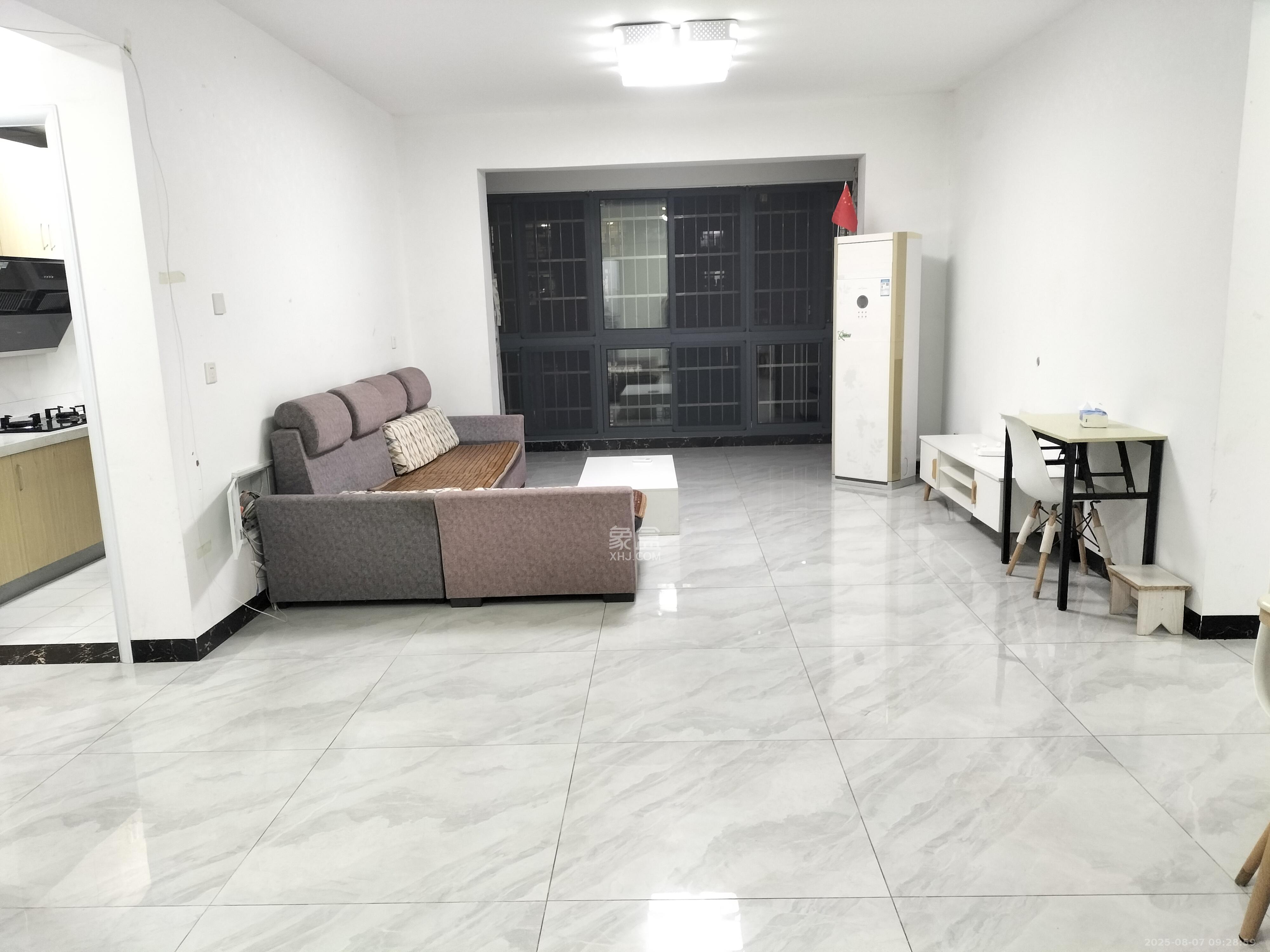 桥头家苑一期 3室2厅2卫 2000.0元/月 桥头家苑一期 3室2厅2卫 2000.0元/月室内图