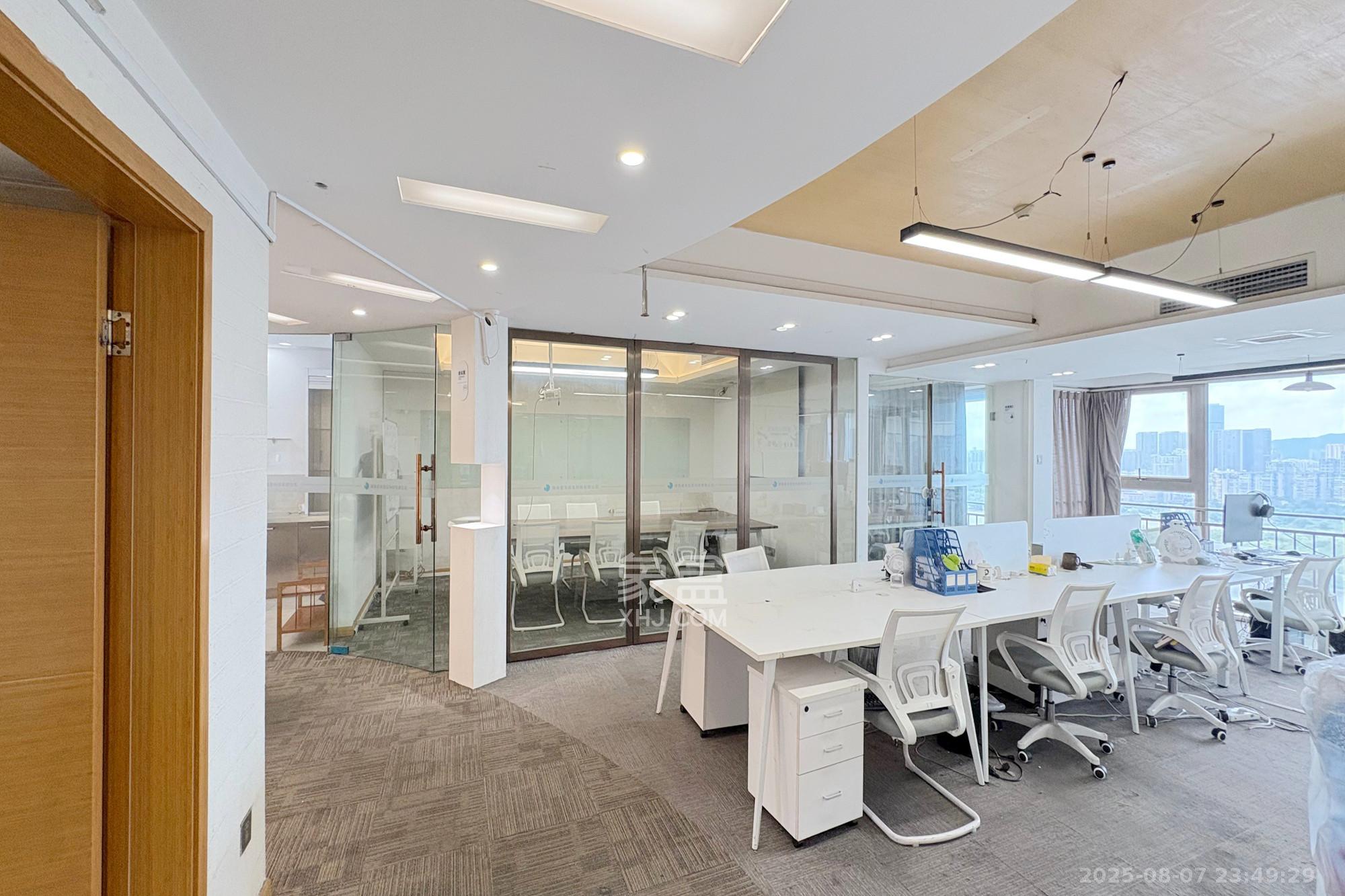 潮宗御苑 1室2厅1卫 350.0万 潮宗御苑 1室2厅1卫 350.0万客厅