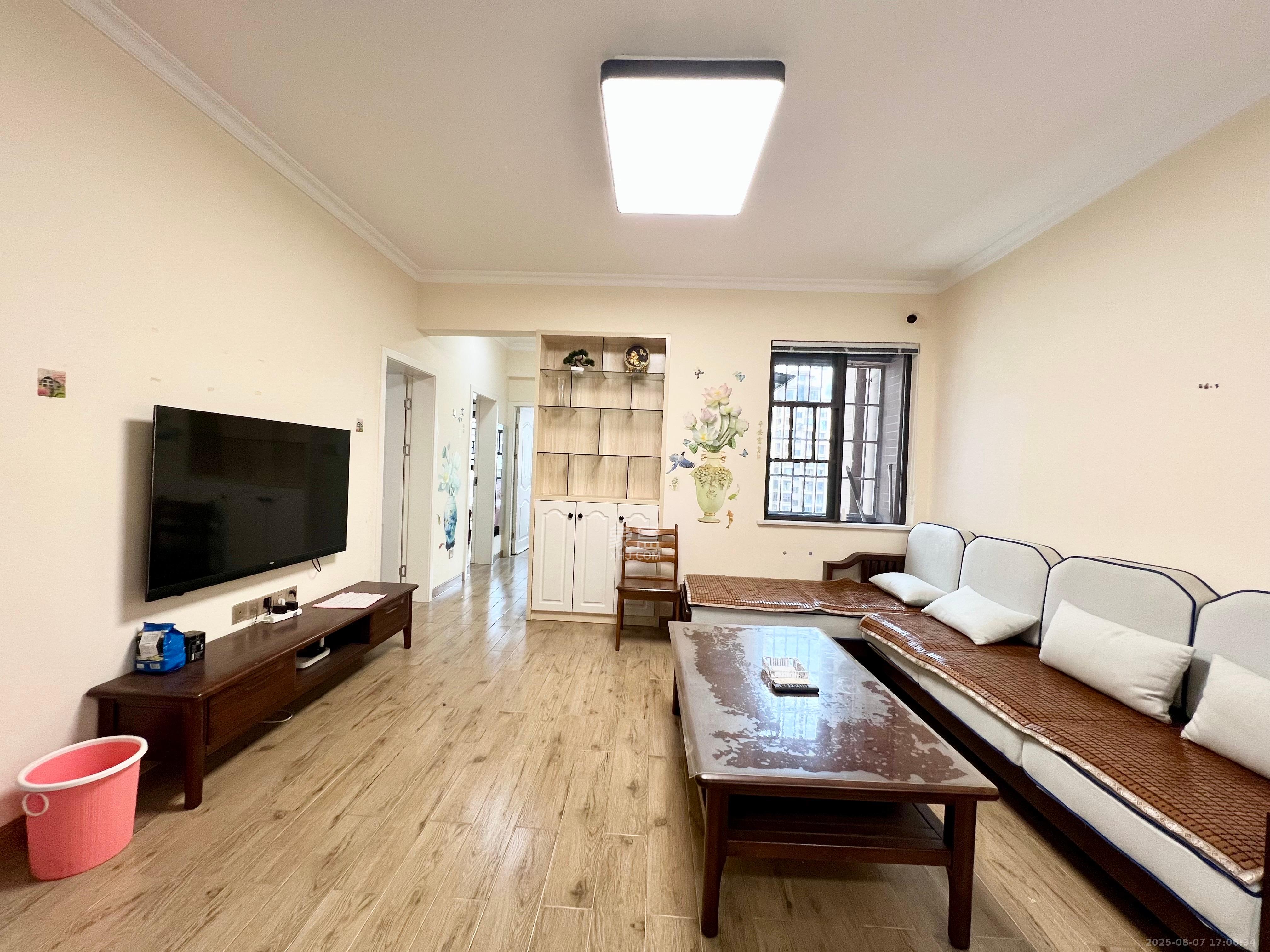 绿地海外滩一期 3室2厅1卫 1900.0元/月 绿地海外滩一期 3室2厅1卫 1900.0元/月室内图