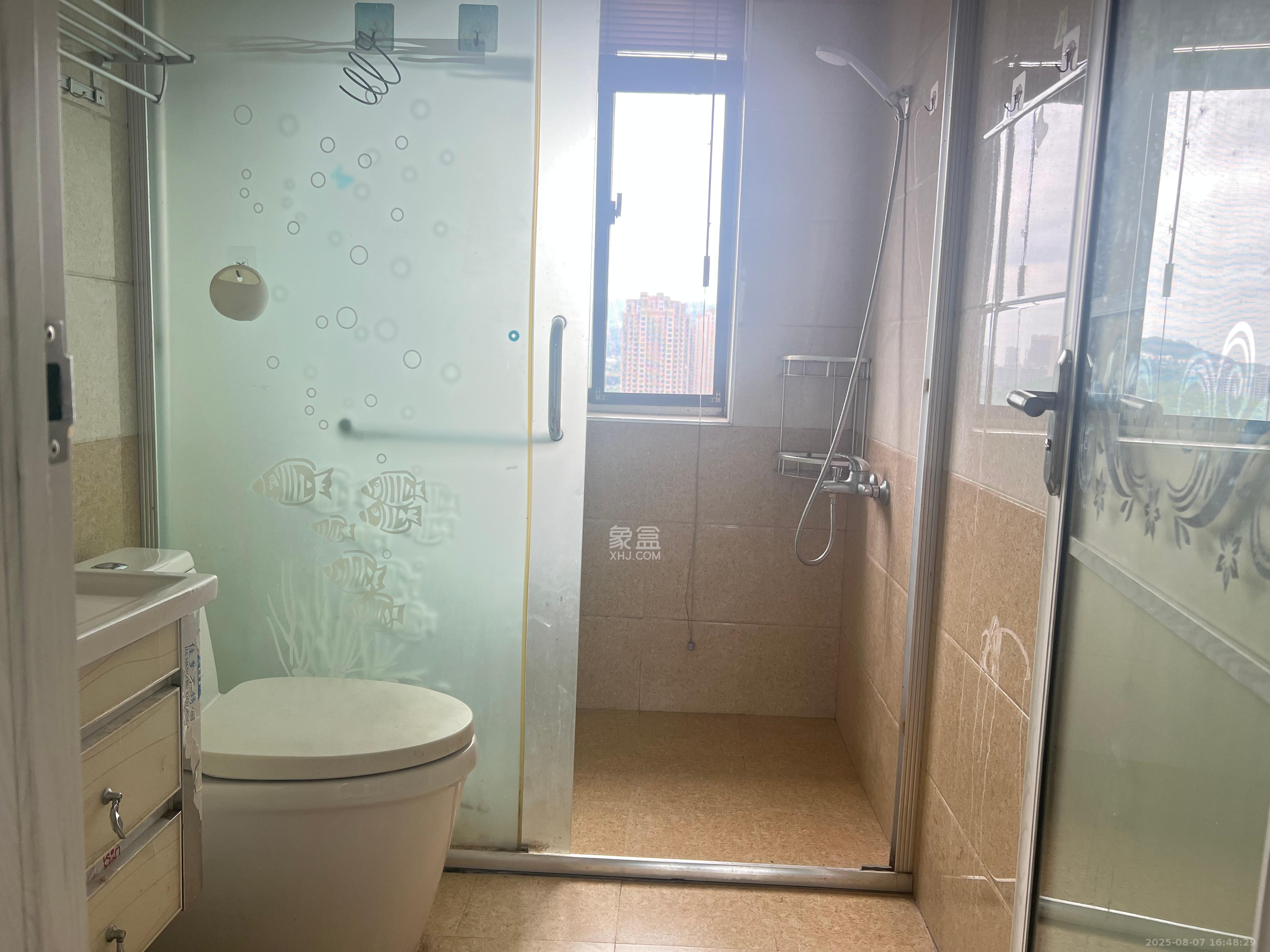 金科东方大院三四期 3室2厅2卫 2800.0元/月 金科东方大院三四期 3室2厅2卫 2800.0元/月室内图