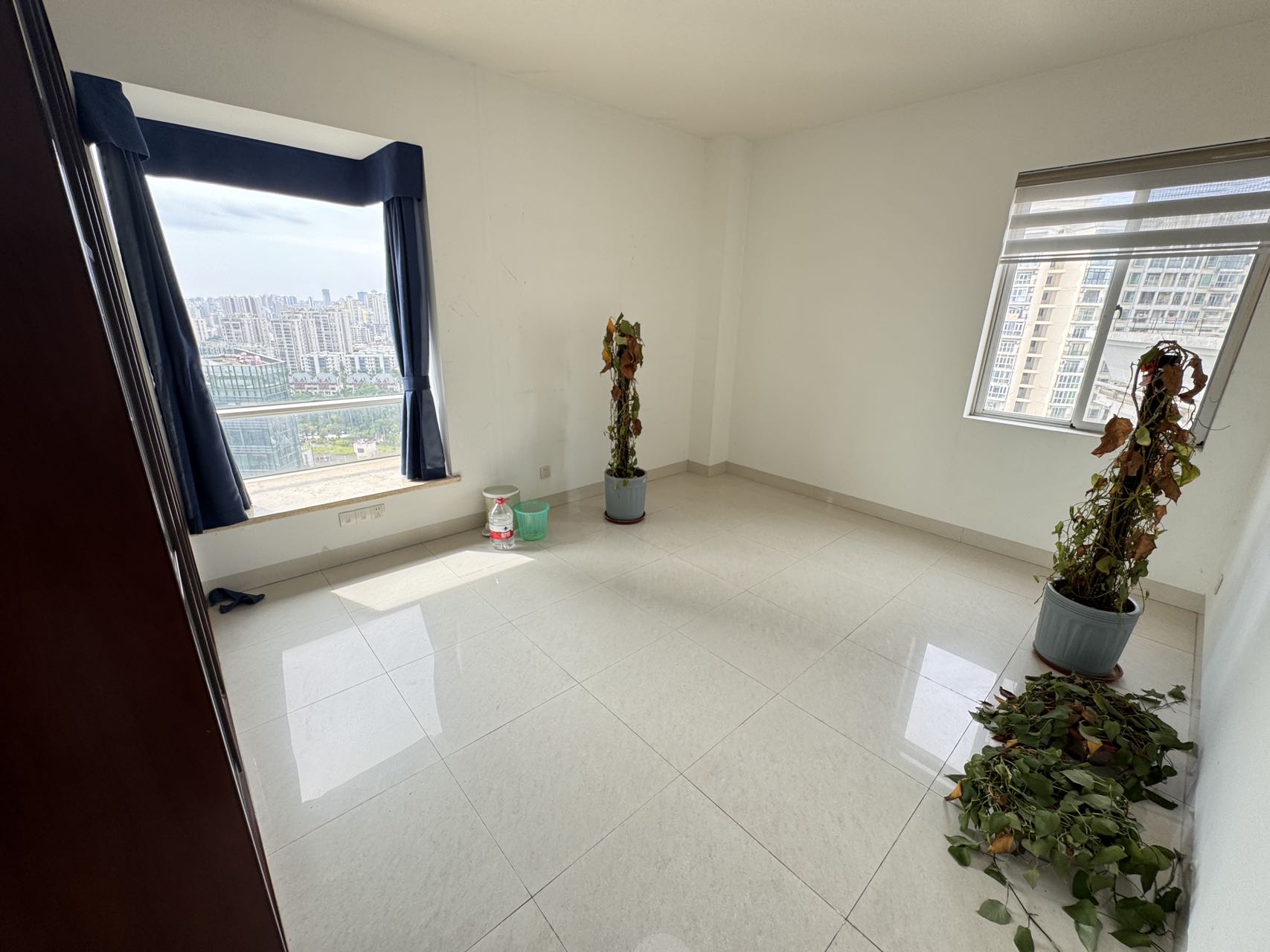 世贸雅苑 4室2厅1卫 8000.0元/月 世贸雅苑 4室2厅1卫 8000.0元/月室内图