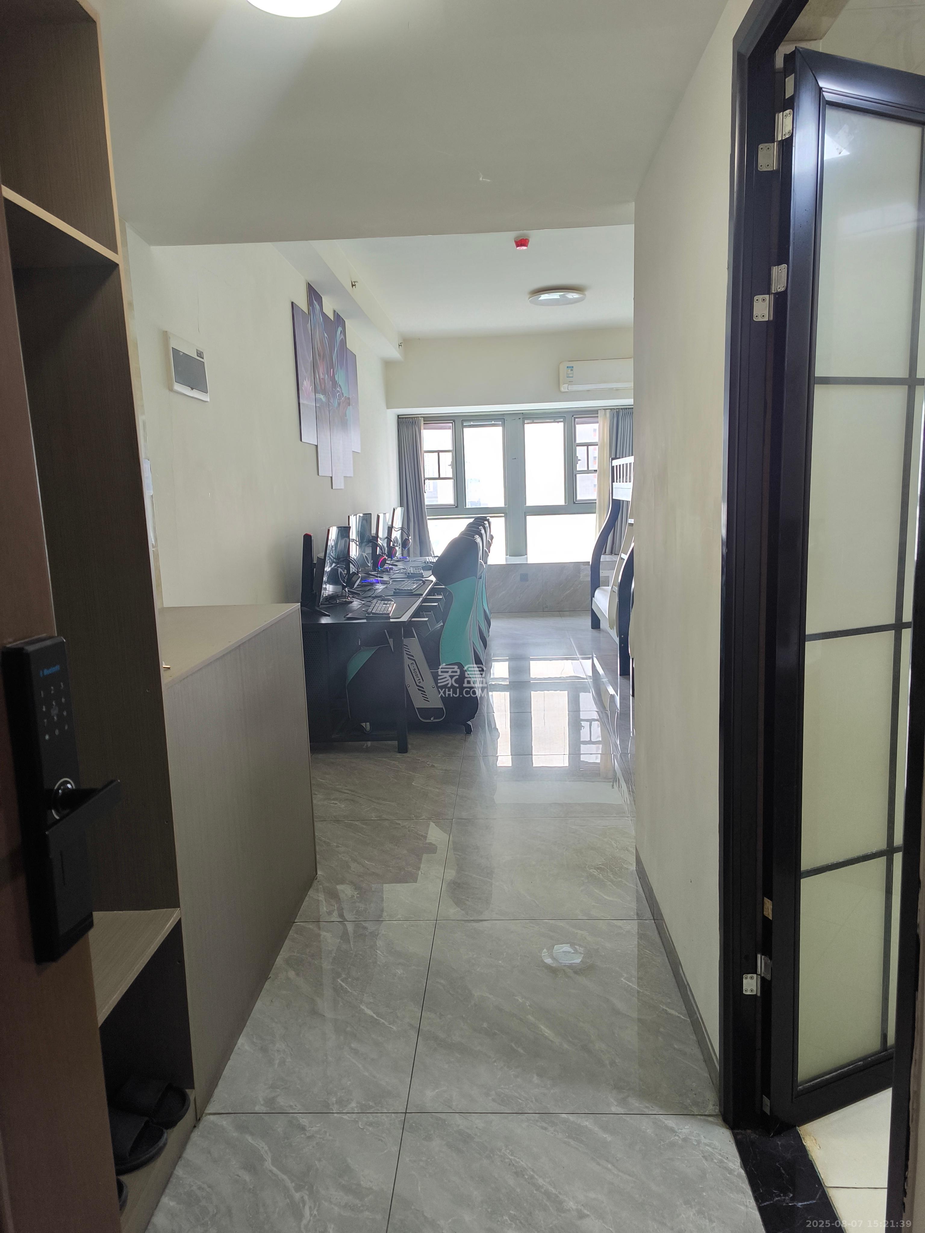 长房东旭国际  1室1厅1卫    1300.0元/月 长房东旭国际  1室1厅1卫    1300.0元/月