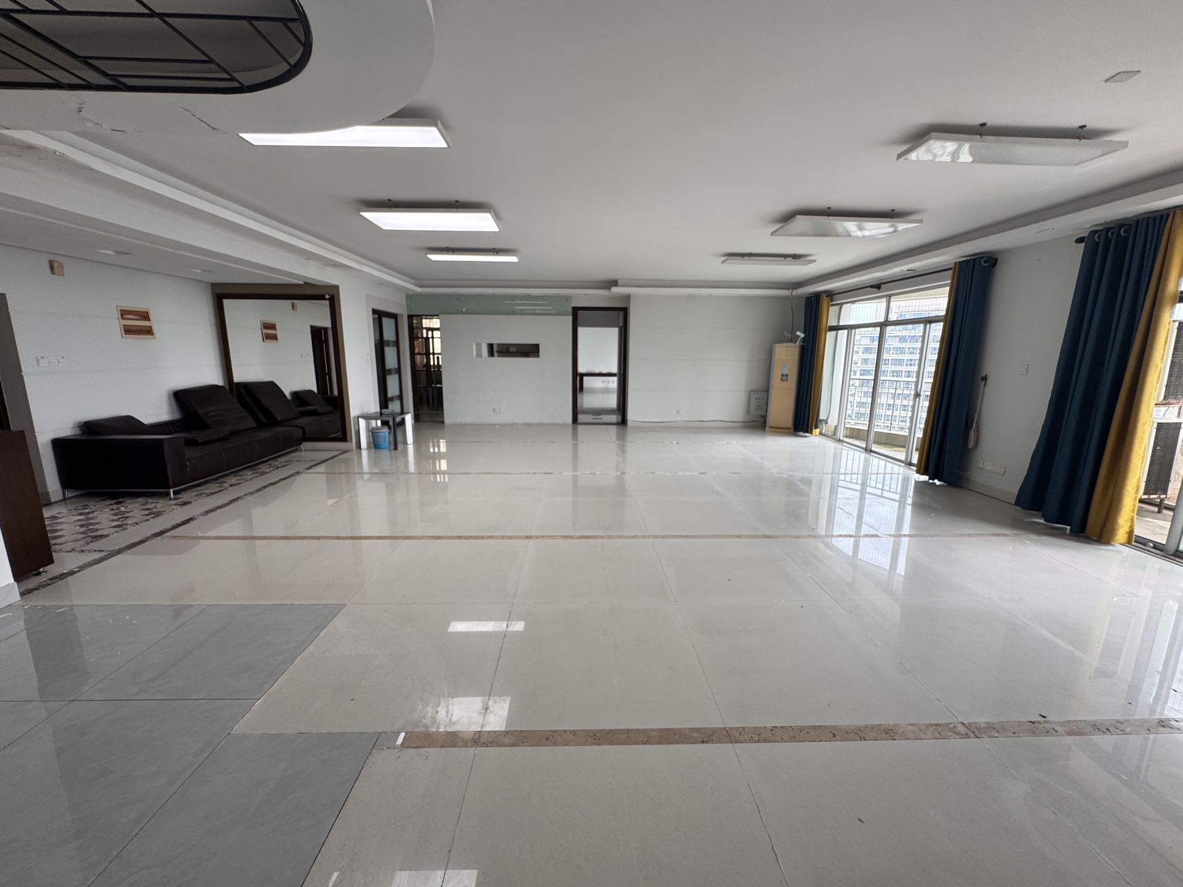 世贸雅苑 4室2厅1卫 8000.0元/月 世贸雅苑 4室2厅1卫 8000.0元/月室内图