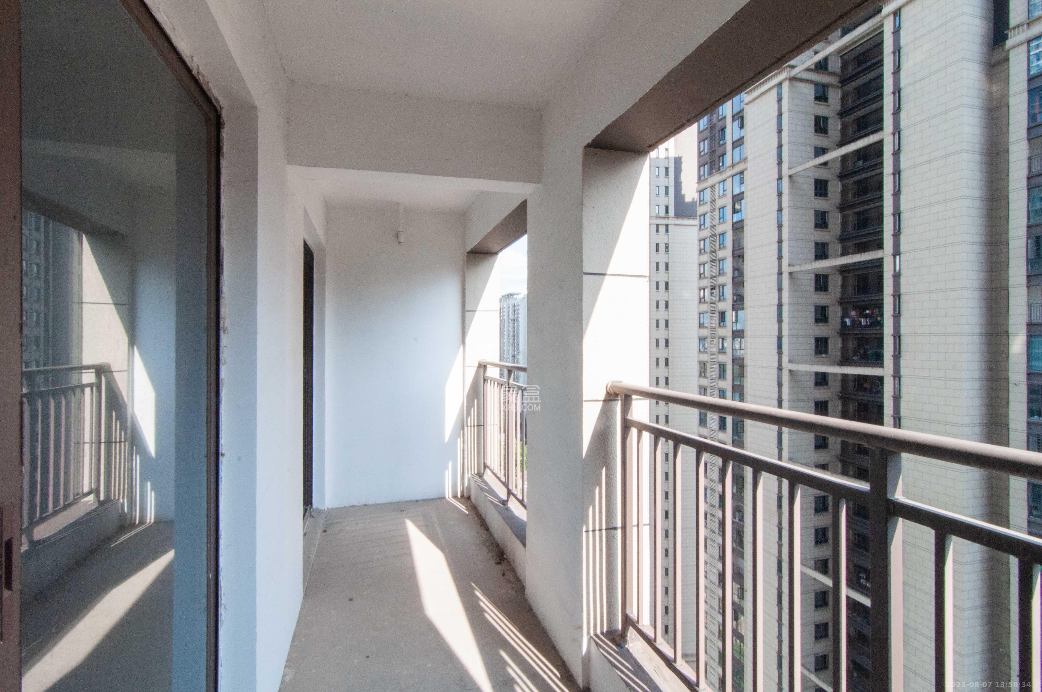 卓越浅水湾  3室2厅2卫    105.0万其他