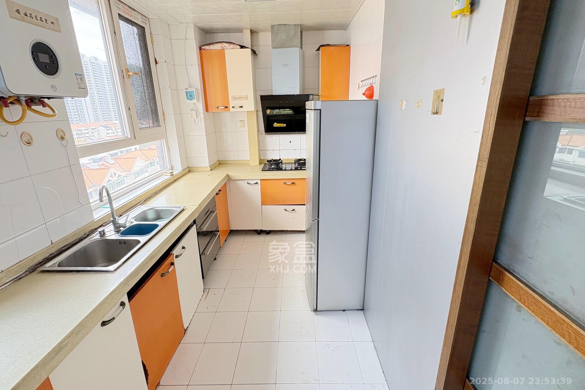 南明苑西区  4室2厅2卫    152.8万 南明苑西区  4室2厅2卫    152.8万厨房