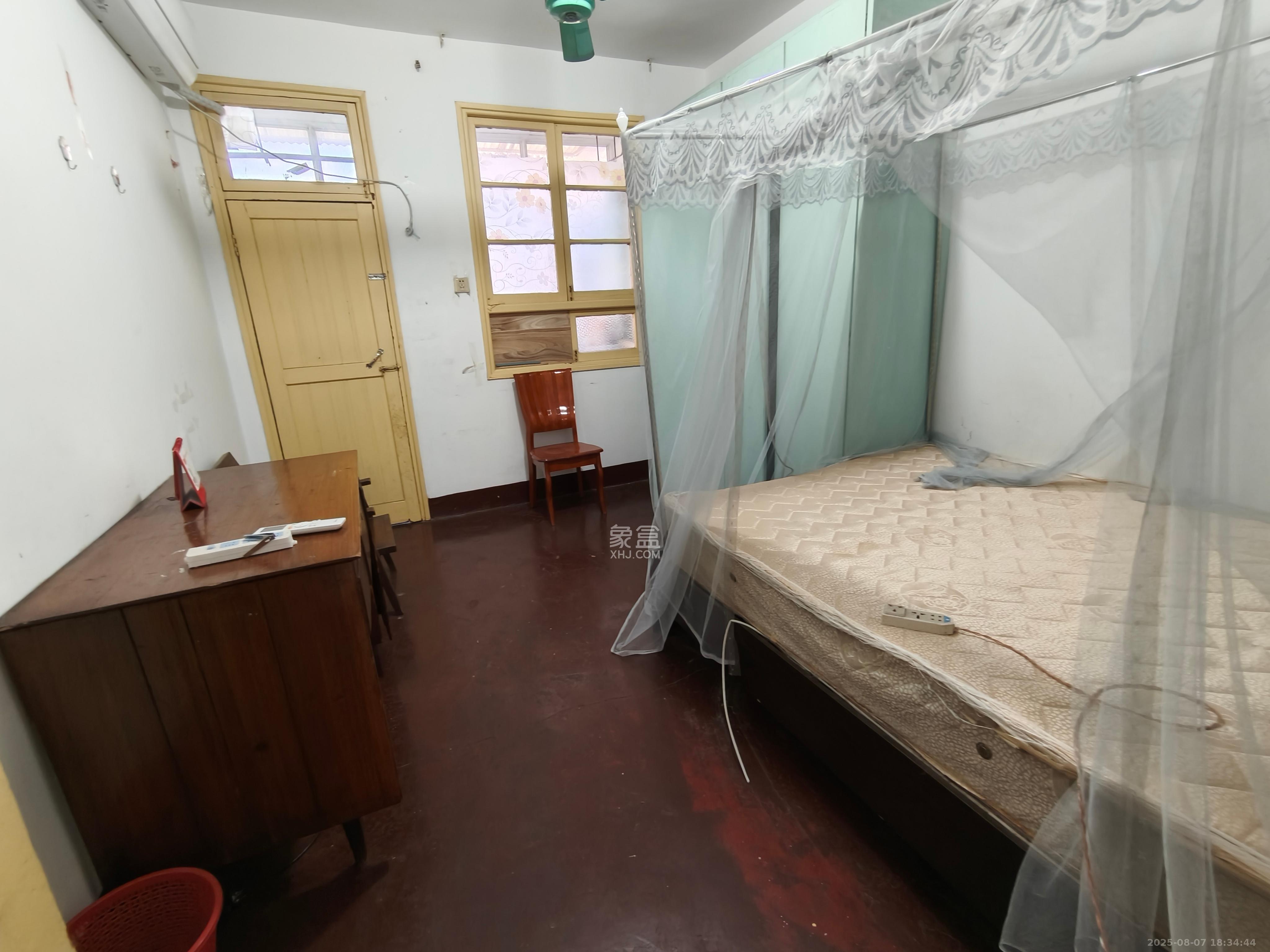 周南中学宿舍 2室2厅1卫 2000.0元/月 周南中学宿舍 2室2厅1卫 2000.0元/月室内图