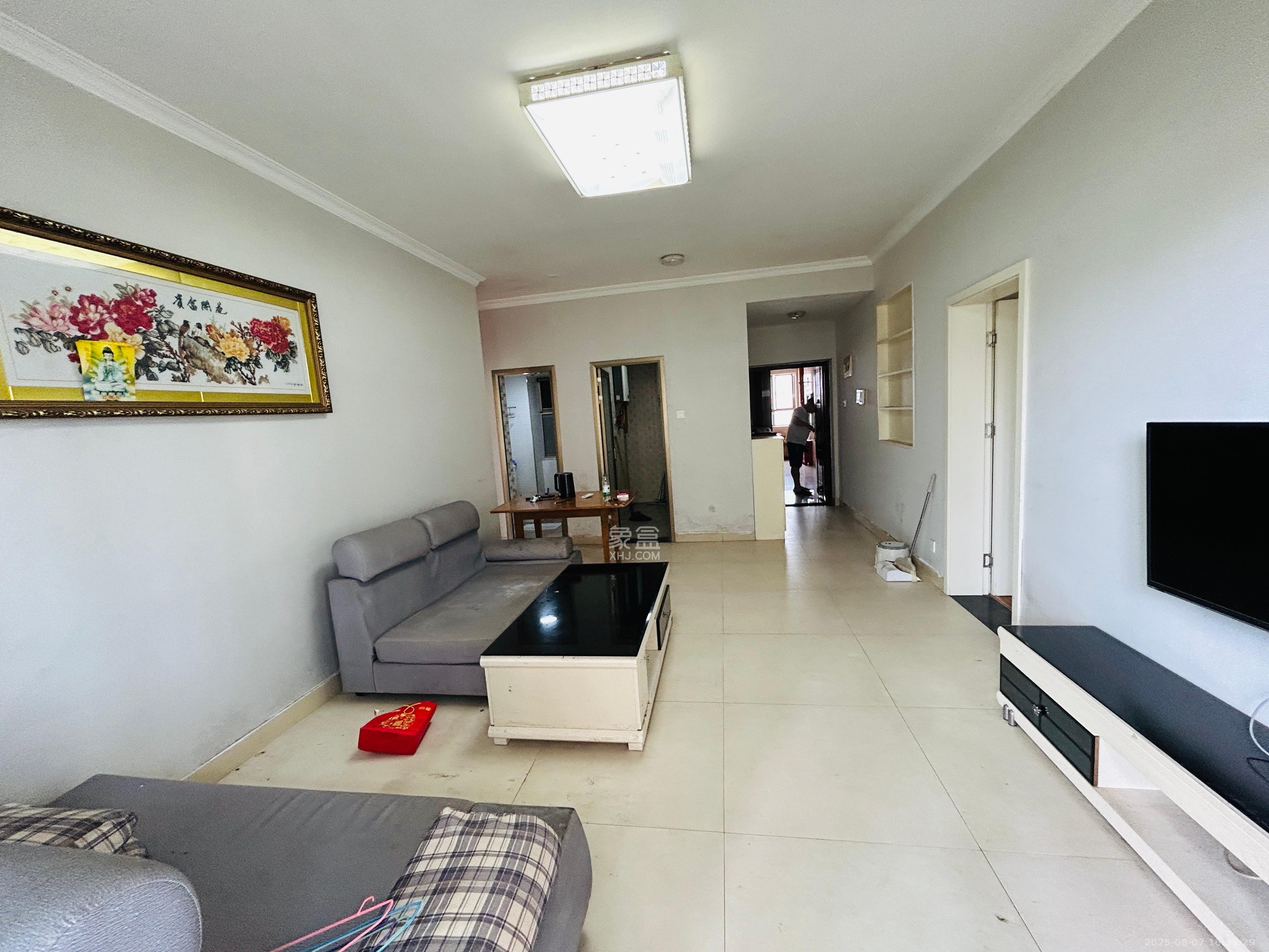 岳泰理想城 1室2厅1卫 2450.0元/月 岳泰理想城 1室2厅1卫 2450.0元/月室内图