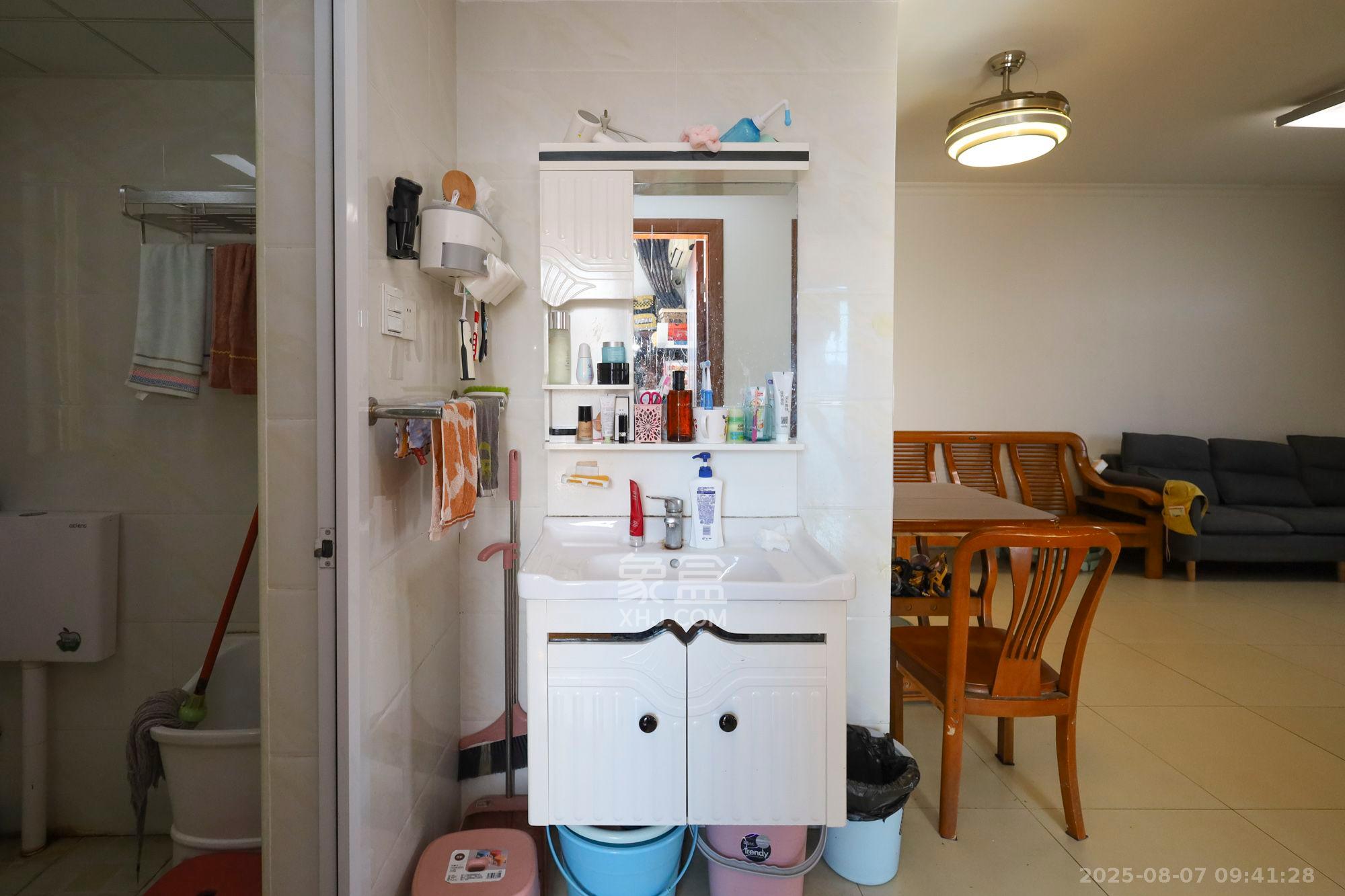 谷山庭院二期 3室1厅1卫 2200.0元/月 谷山庭院二期 3室1厅1卫 2200.0元/月室内图