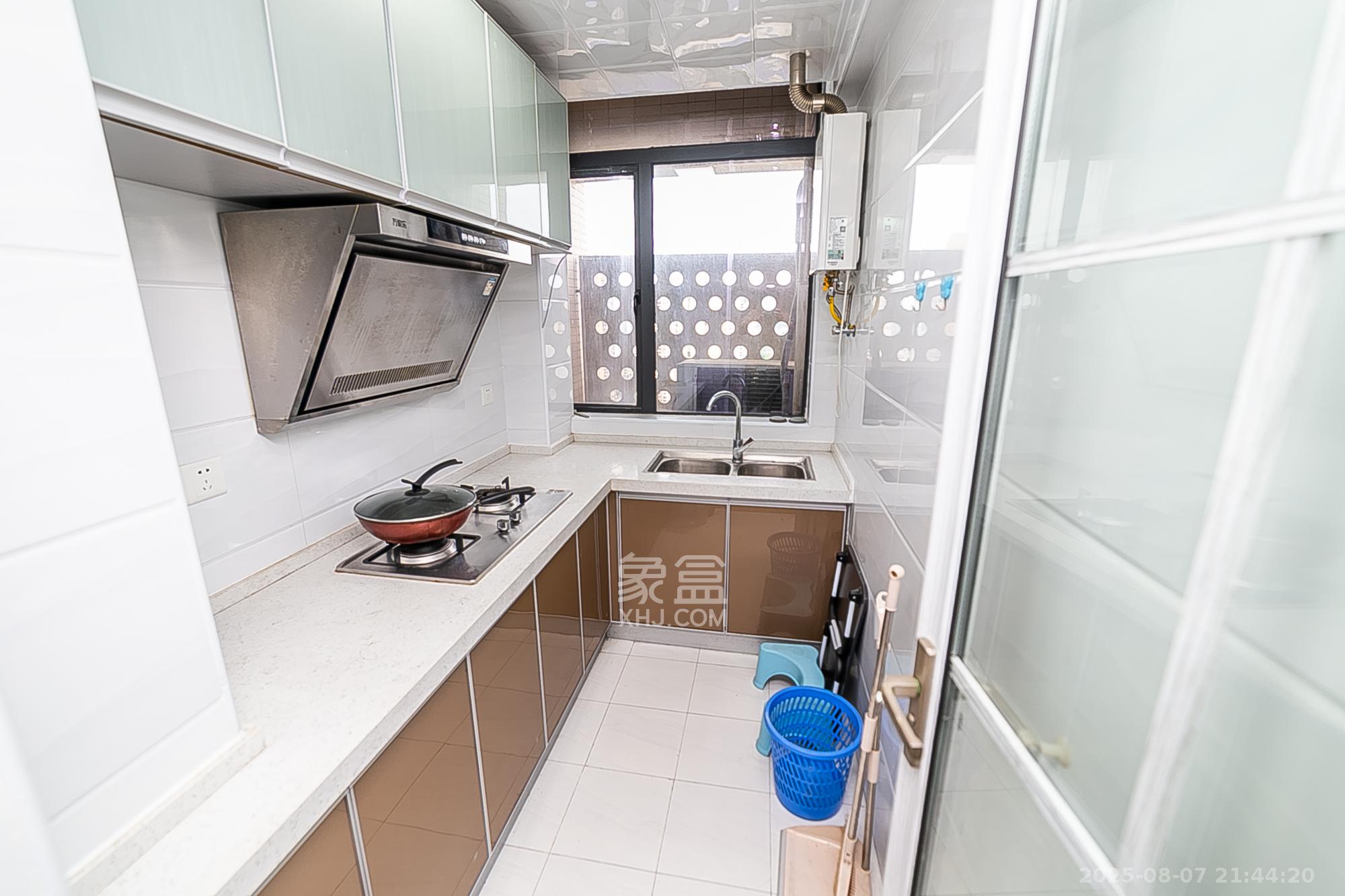 天鸿天府(天鸿中央大院)  1室1厅1卫    35.0万 天鸿天府(天鸿中央大院)  1室1厅1卫    35.0万其他