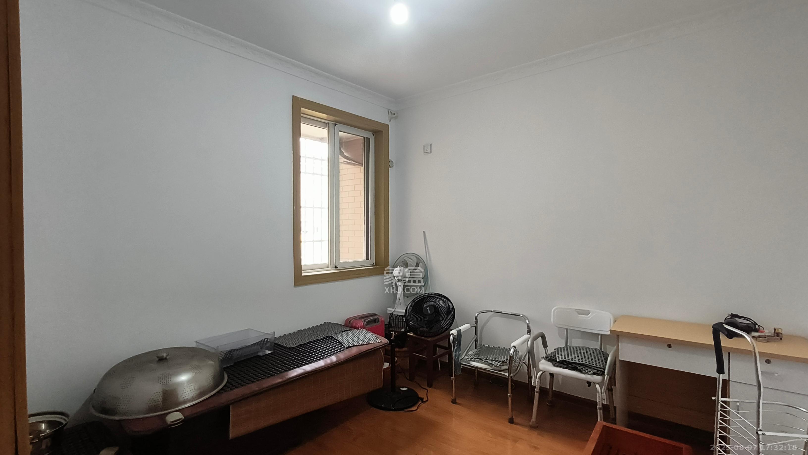 东岸锦城(东方人家)  3室2厅1卫    1600.0元/月 东岸锦城(东方人家)  3室2厅1卫    1600.0元/月室内图