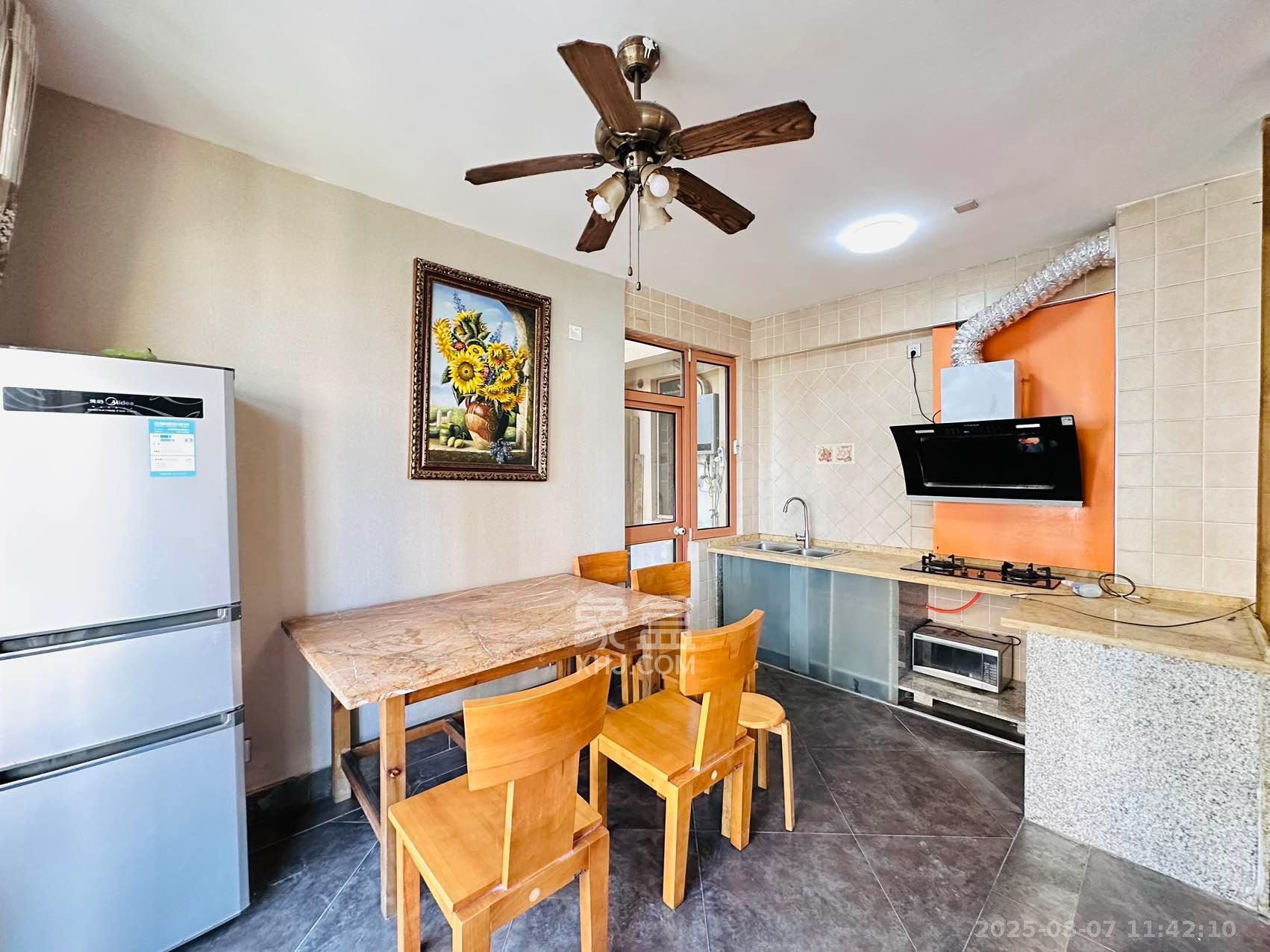 世嘉国际华城 2室2厅2卫 2600.0元/月 世嘉国际华城 2室2厅2卫 2600.0元/月室内图